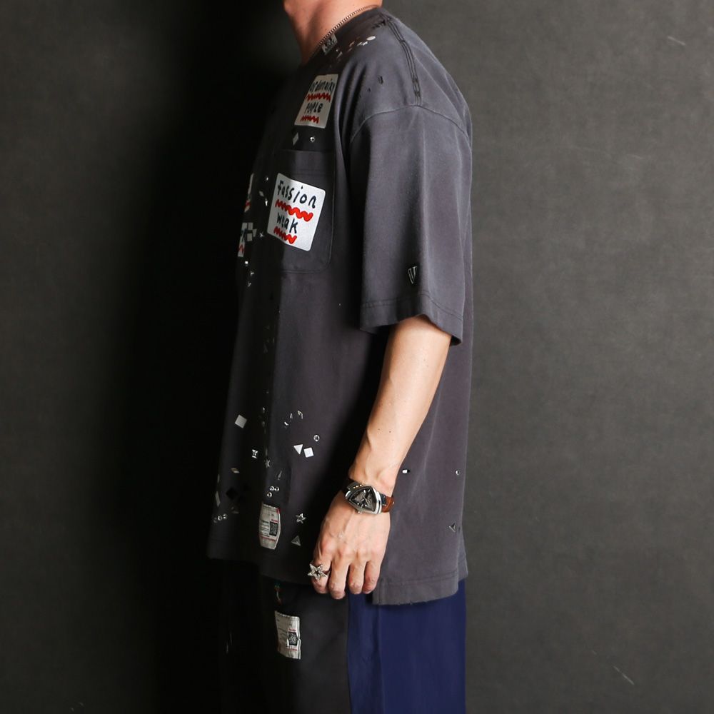 Embellished Sticker Tee - BLACK / エンブリッシュド ステッカー Tシャツ / A16TS592