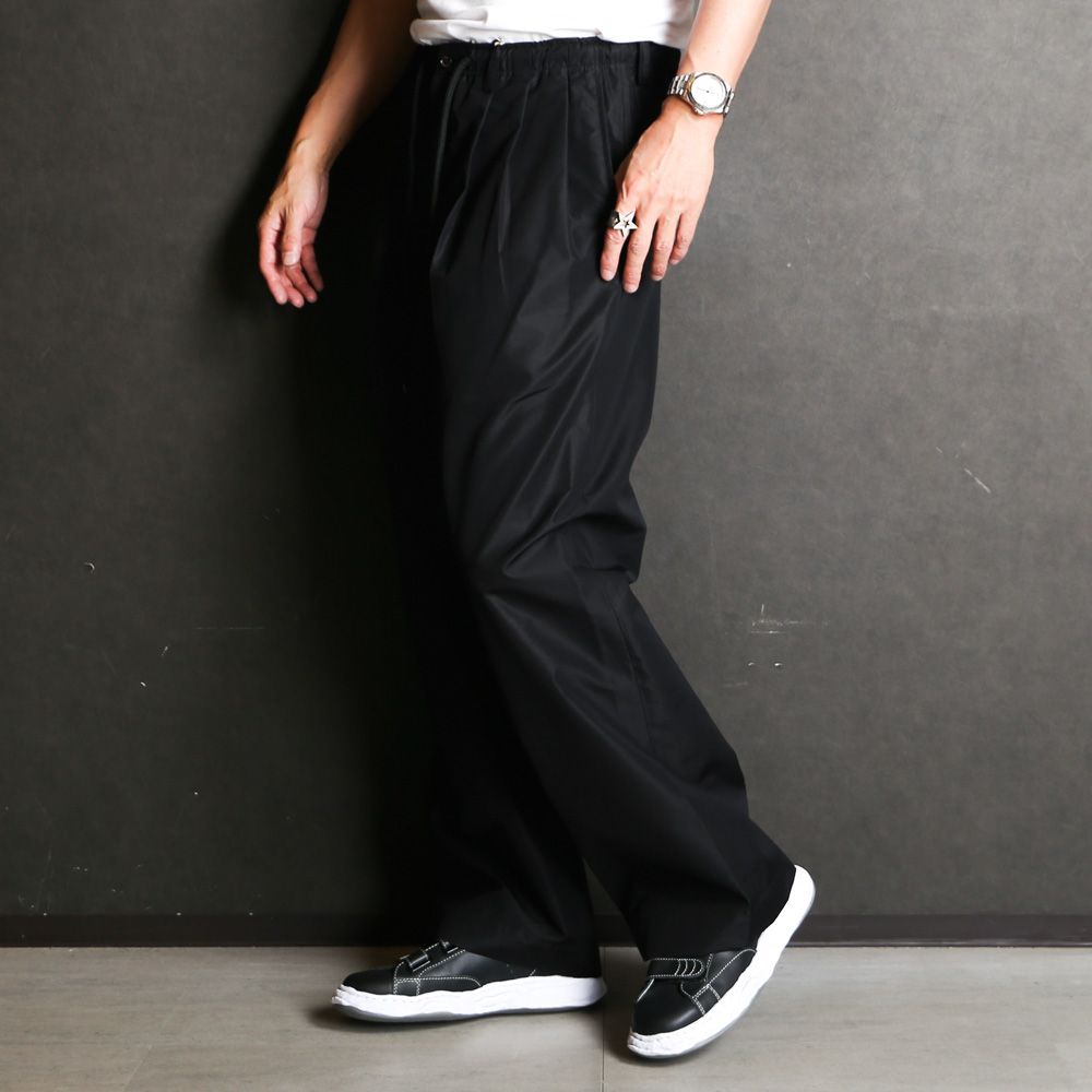 MARKAWARE - TRIPLE PLEATED EASY TROUSERS - BLACK / 120/2