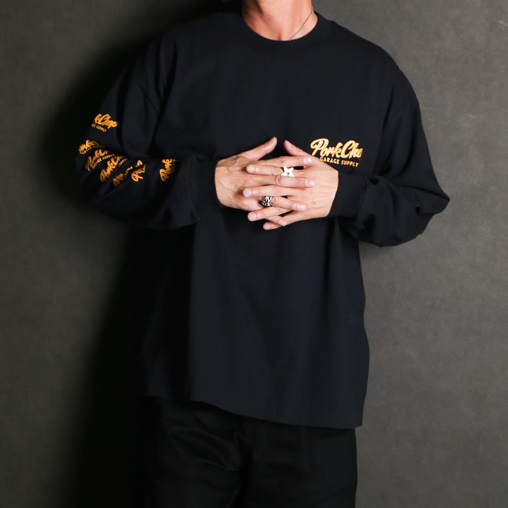 SCRIPT PORK L/S TEE - BLACK / ロングスリーブTシャツ