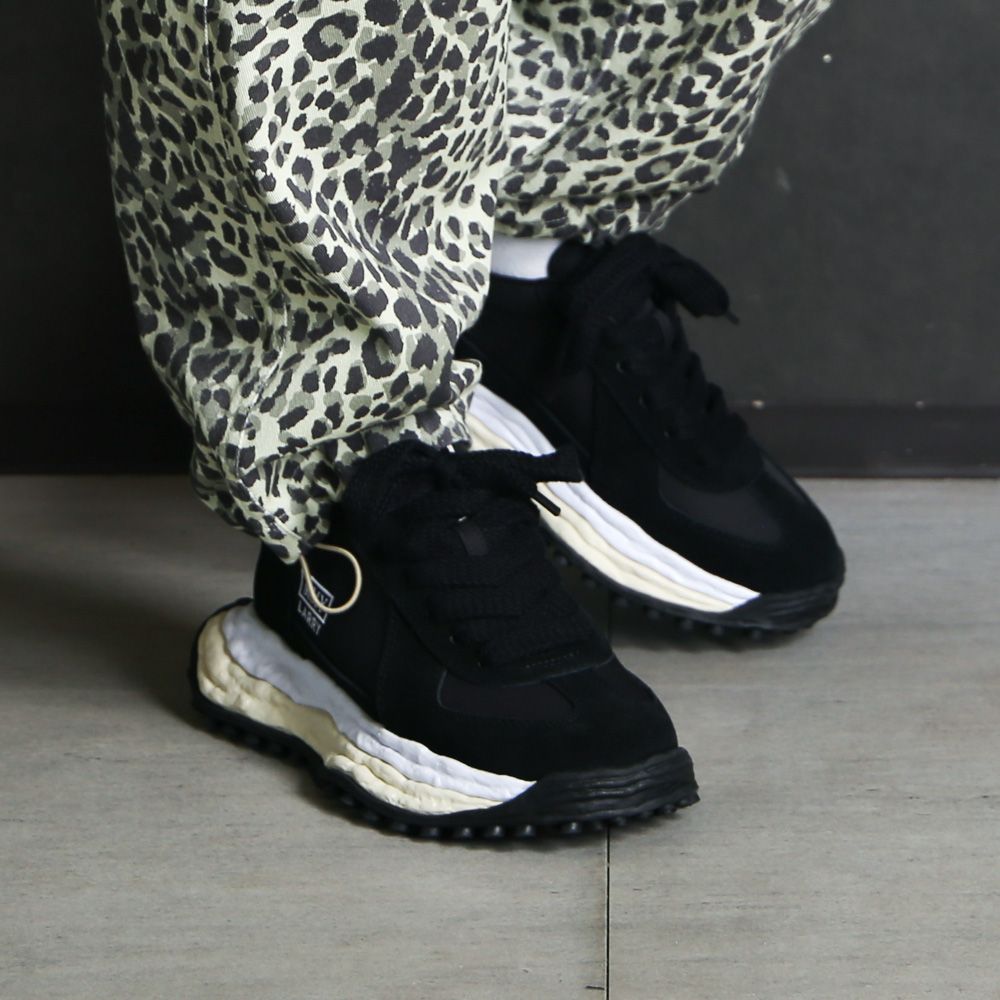 "LARRY"(ラリー) original sole Mix Material Low-top Sneaker - BLACK / A14FW703