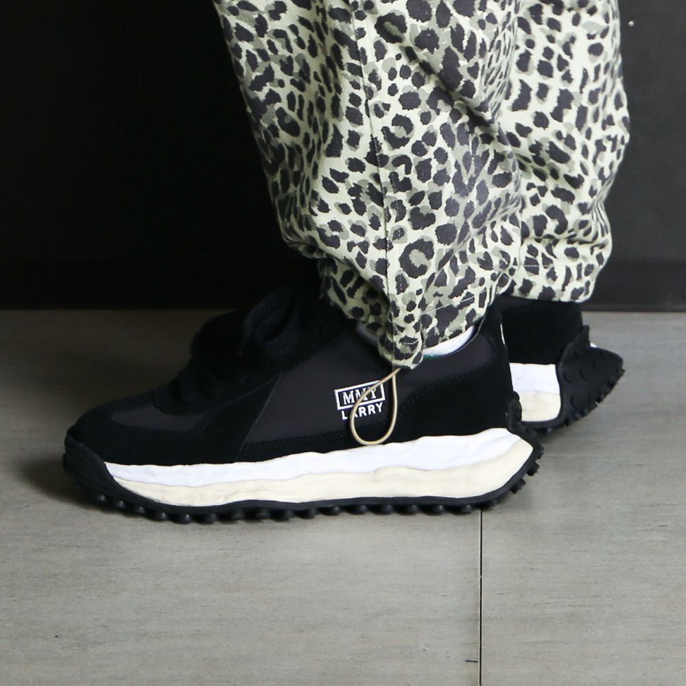 "LARRY"(ラリー) original sole Mix Material Low-top Sneaker - BLACK / A14FW703