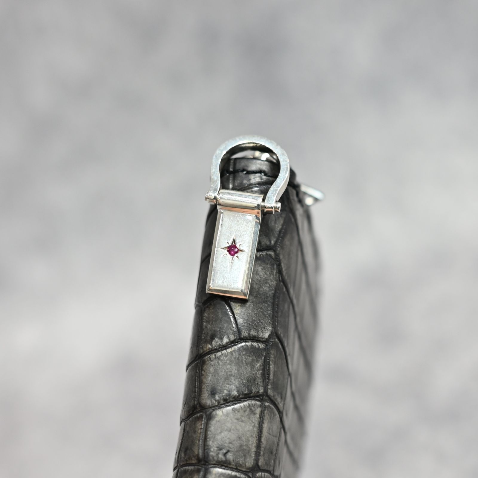 クロコ 墨染め+イタリアンバケッタ ミニラウンド財布 （SUMI / 墨グレー） 383-05