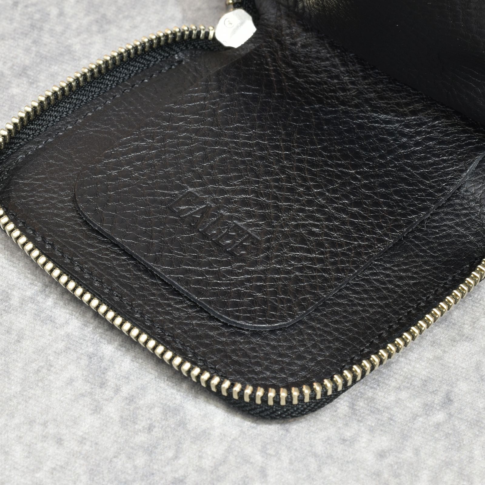 STUDS LEATHER ZIP MULTI WALLET (BLACK)｜スタッズレザー ジップマルチウォレット 二つ折り財布｜CL-26SS015LE