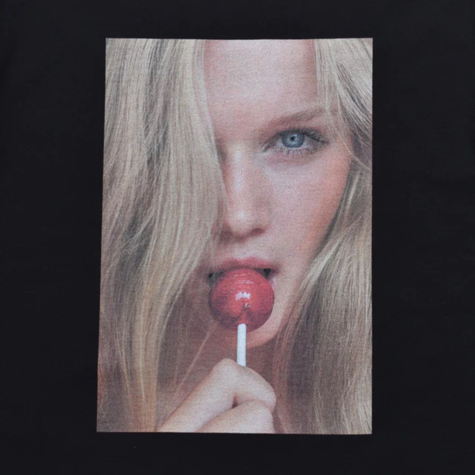 MIKE DOWSON “Naked Fashion Girls”×Stie-lo “Lollipop” Crewneck T-SH （BLACK） / プリントTシャツ （ブラック） 25MND-STL002
