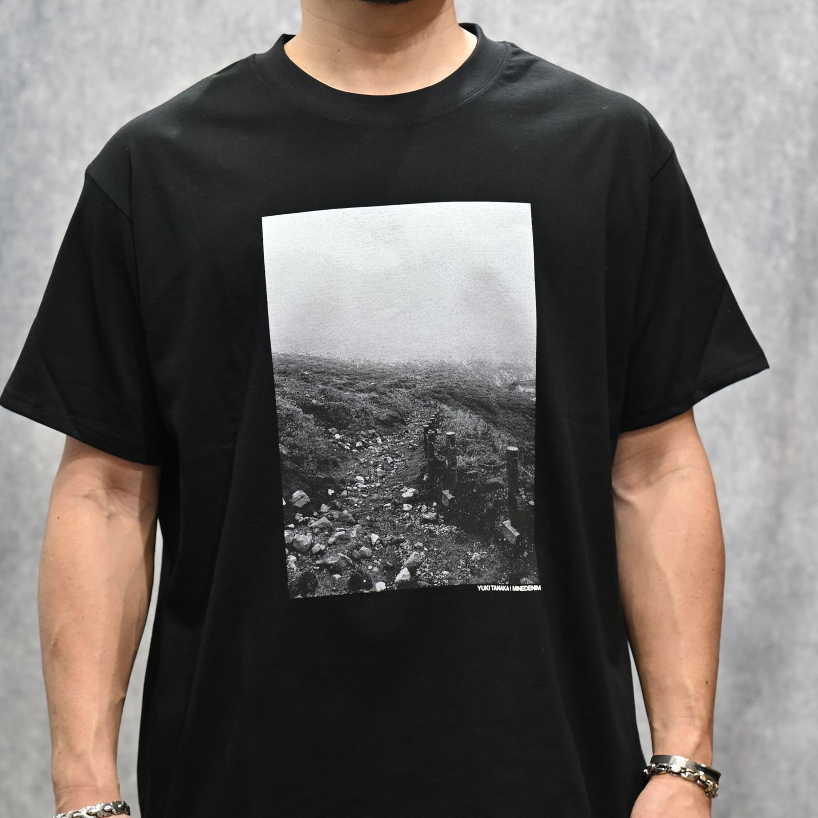 × YUKI TANAKA Photo Print T-SH （BLK）フォトプリント Tシャツ （ブラック）｜YT-MND-08