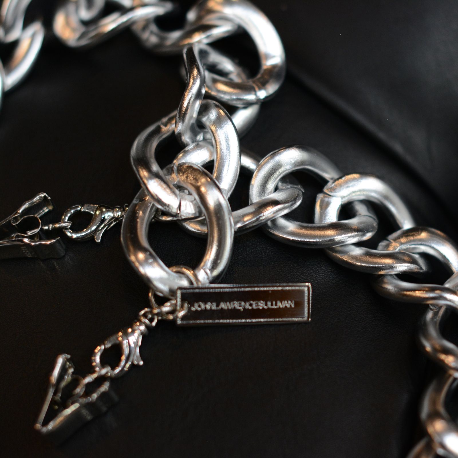 JOHNLAWRENCESULLIVAN - MIX CHAIN MASK HOLDER