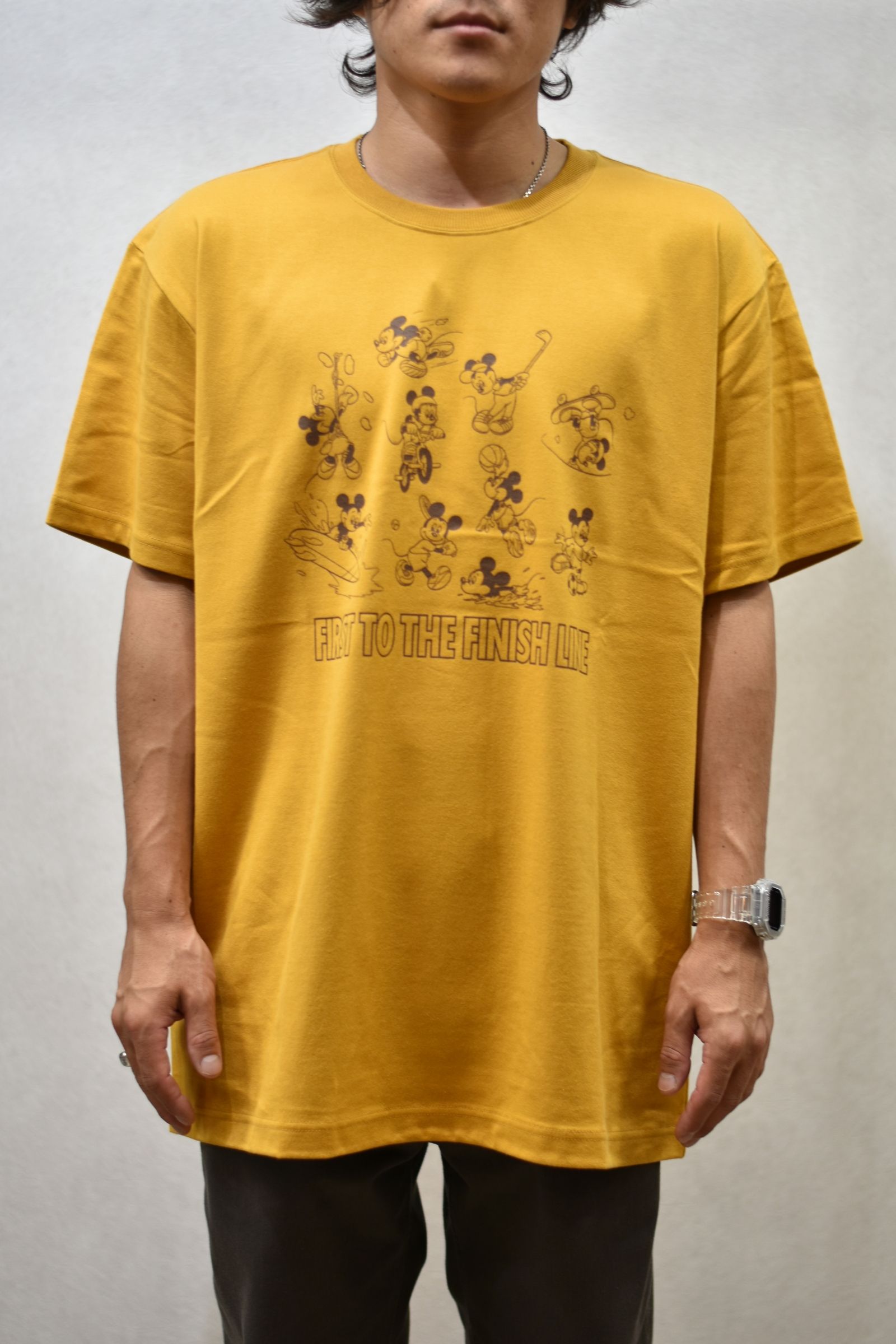 ×DISNEY MULTI PLAYER T-SHIRT (MUSTARD)