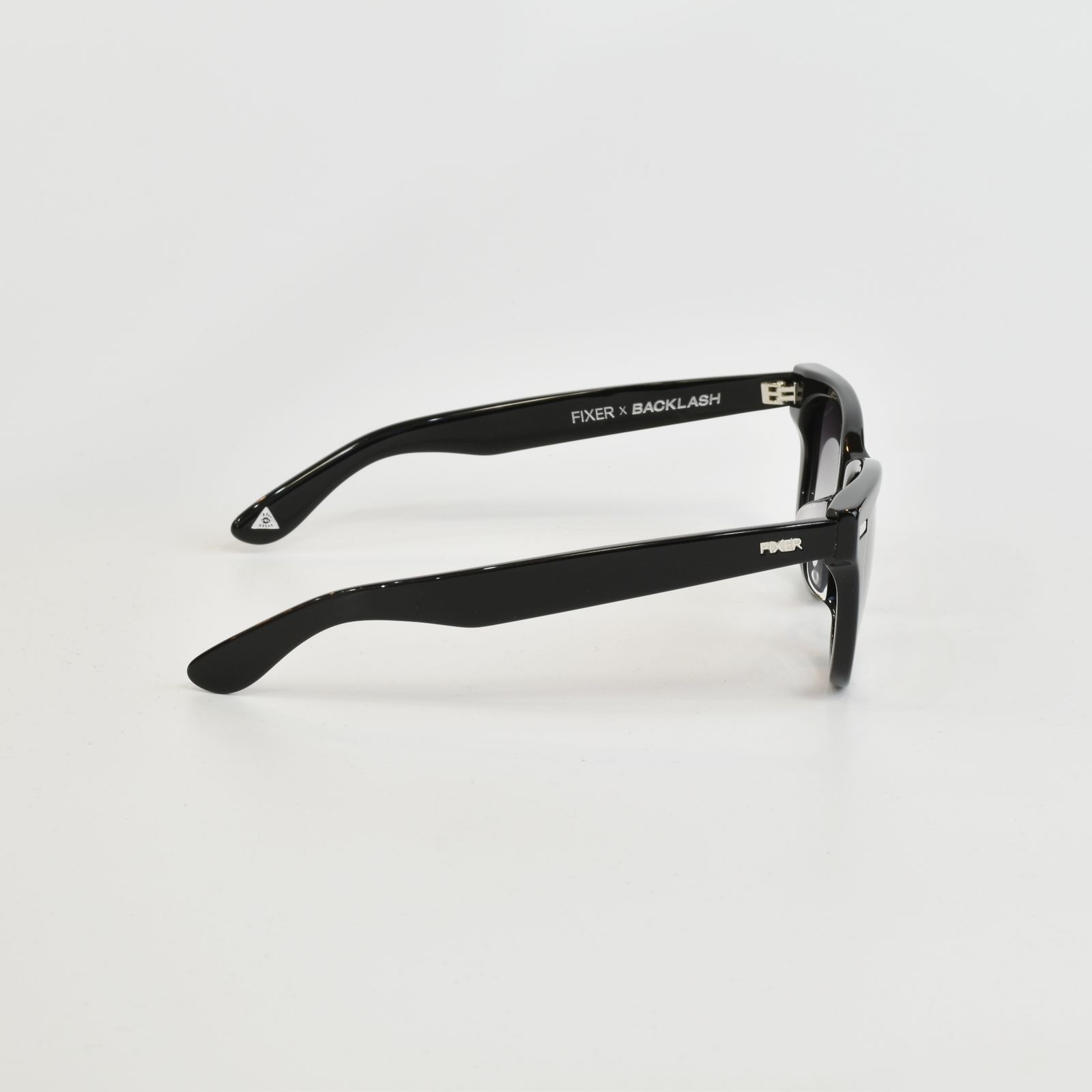 ISAMU KATAYAMA BACKLASH - xx FIXER EYEWEAR BLACK PANTHER (BLACK×DARK.GRAY)  / xx フィクサー アイウェア ブラックパンサー サングラス レンズ グラデーション | chord online store