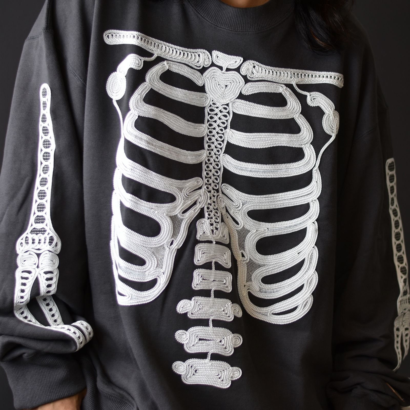 el conductorH - CORD EMBROIDERED CREW NECK SWEATER 'BONES for