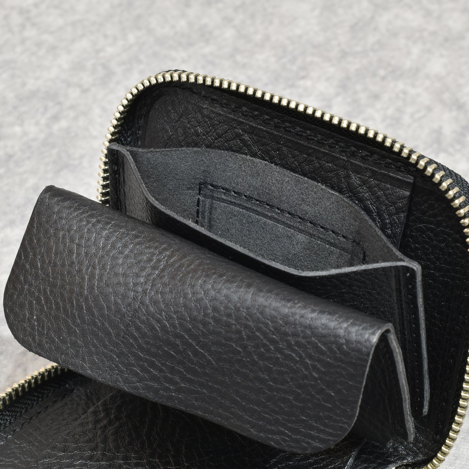 CALEE - STUDS LEATHER ZIP MULTI WALLET (BLACK)｜スタッズレザー
