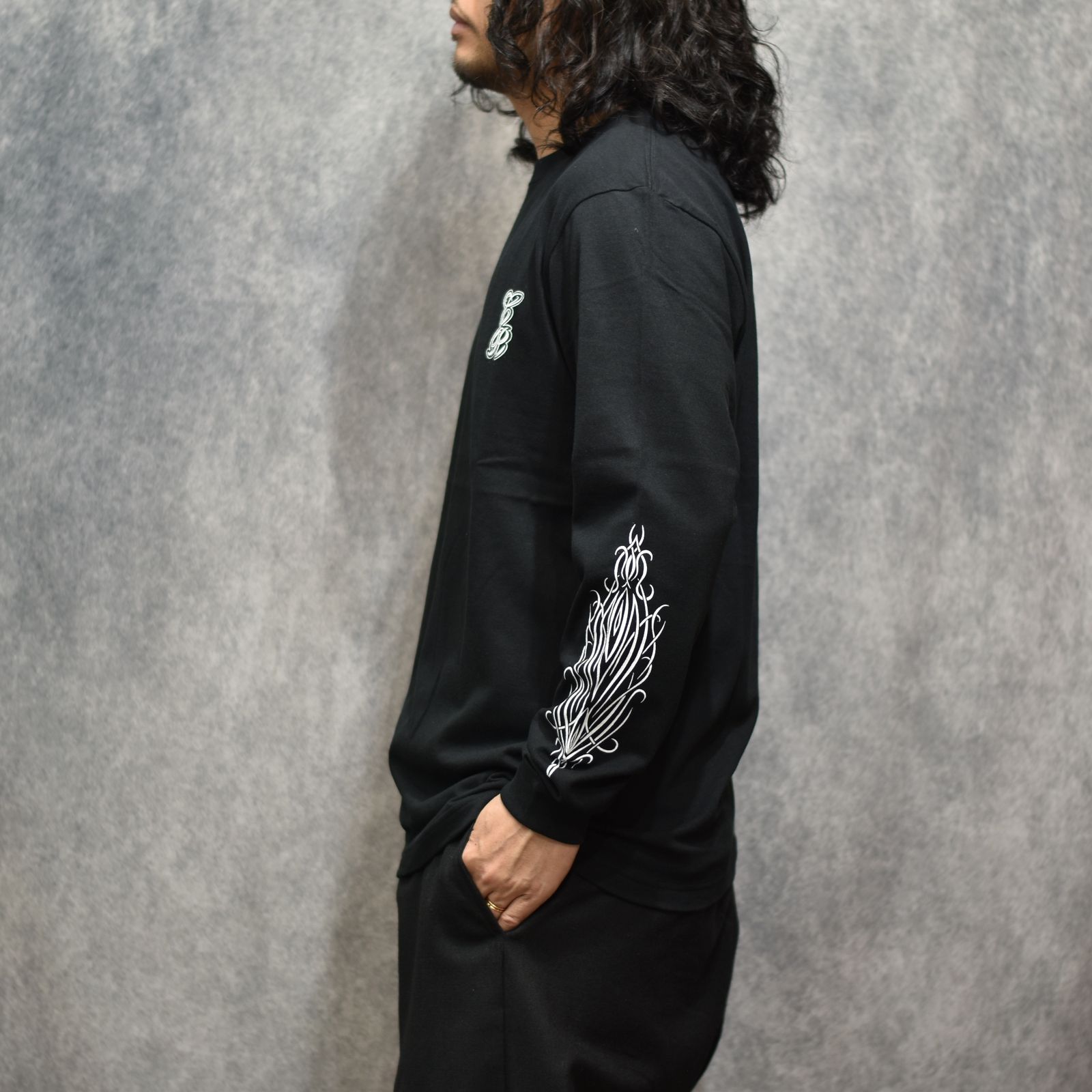 PINSTRIPE L/S TEE (BLACK)｜プリント ロンT｜CR-26SS011