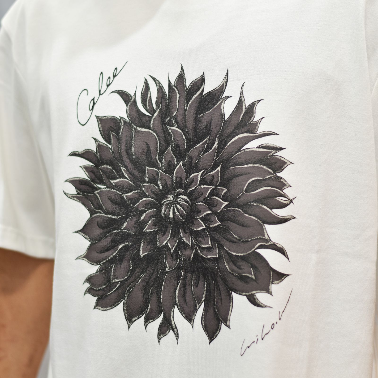 DAHLIA ART TEE ＜MIHO MURAKAMI DESIGN＞ (WHITE / BLACK)｜× 村上実帆 ダリア プリントTシャツ｜CL-26SS003MM