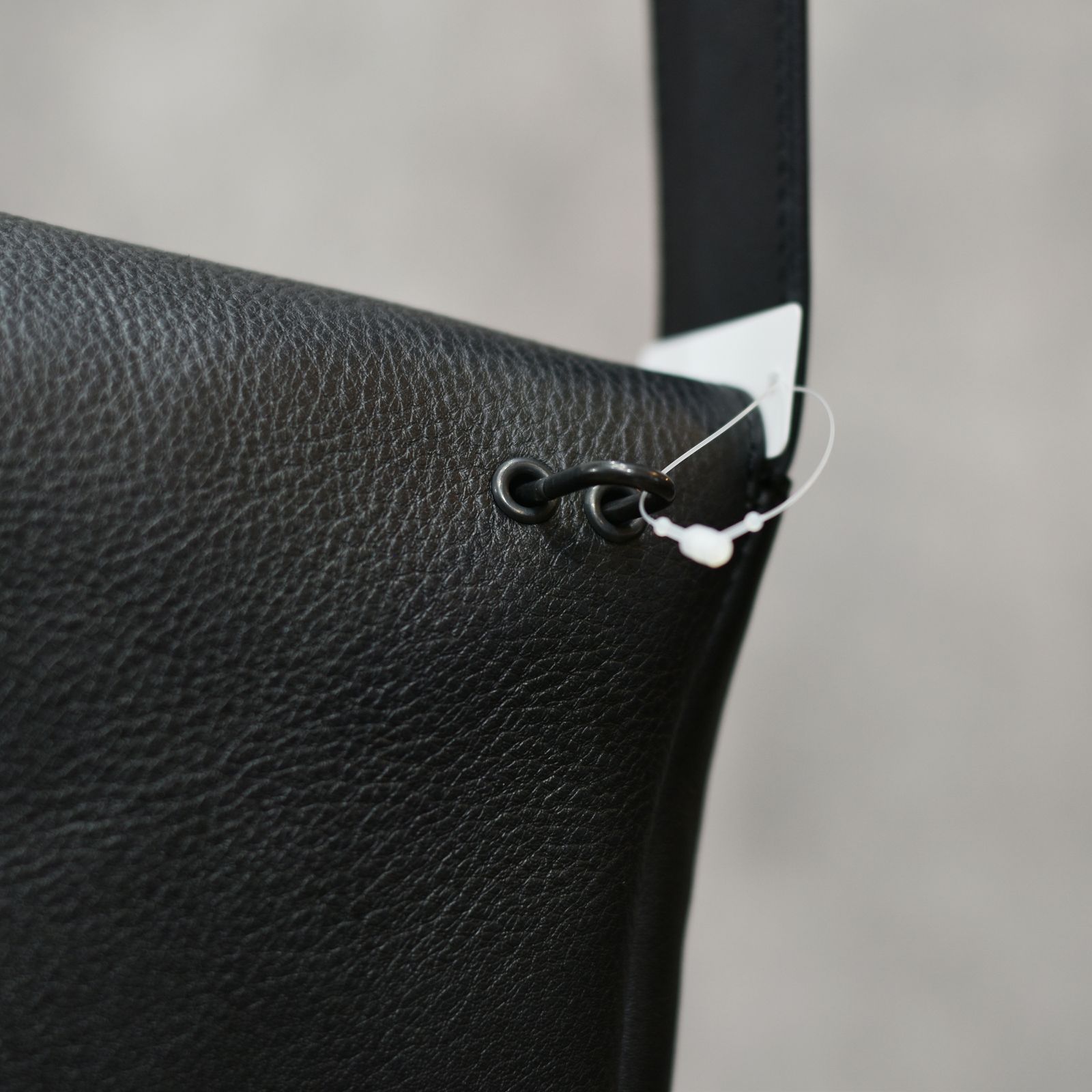 STUDS LEATHER SHOULDER POUCH BAG (BLACK)｜スタッズ レザー ショルダーポーチ バッグ｜CL-26SS004LE