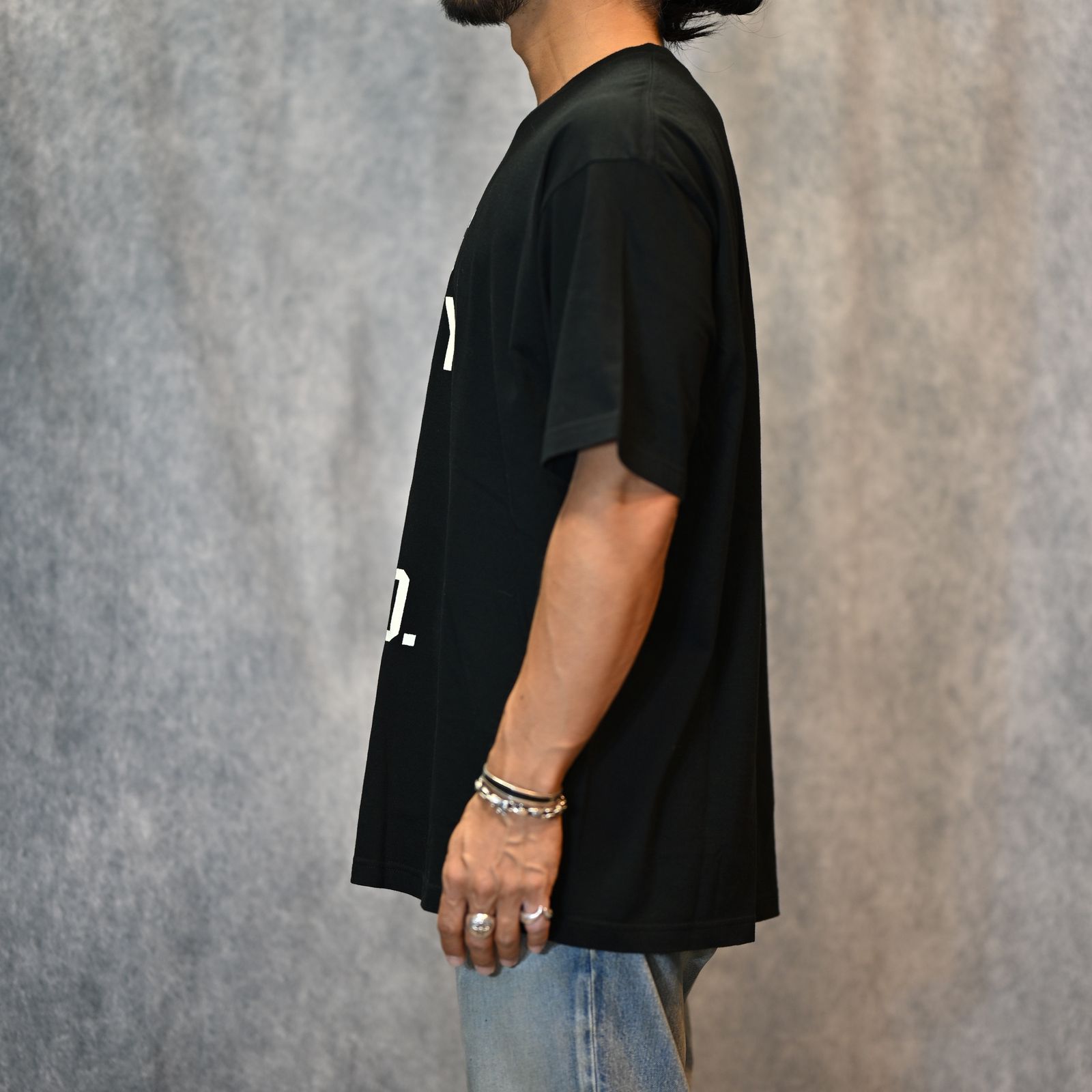LIVING IS EASY WITH EYES CLOSED T-SH （BLACK） / プリントTシャツ （ブラック） 2505-4005