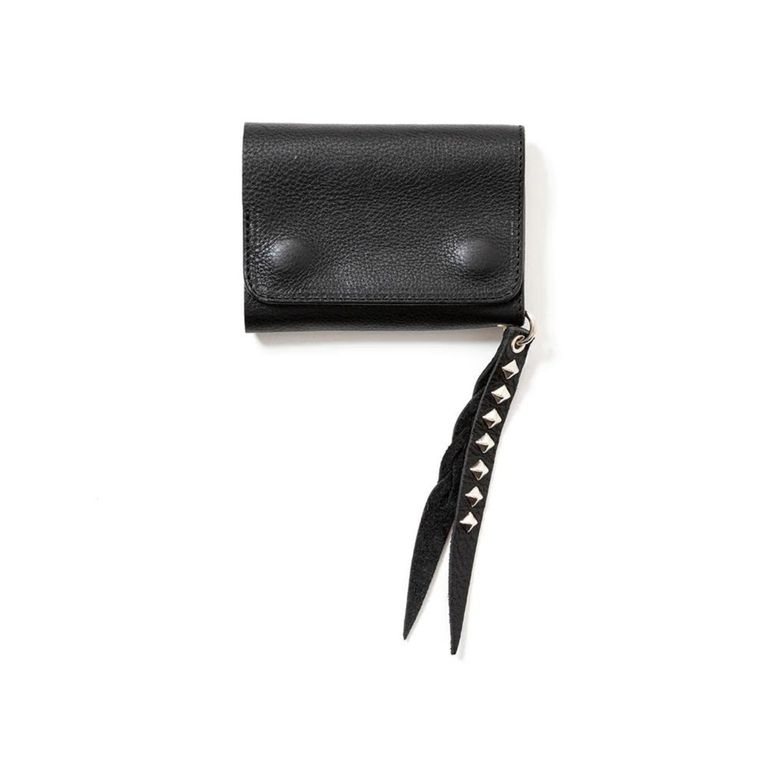 CALEE - PLANE LEATHER FLAP HALF WALLET ＜STUDS CHARM＞ (BLACK 