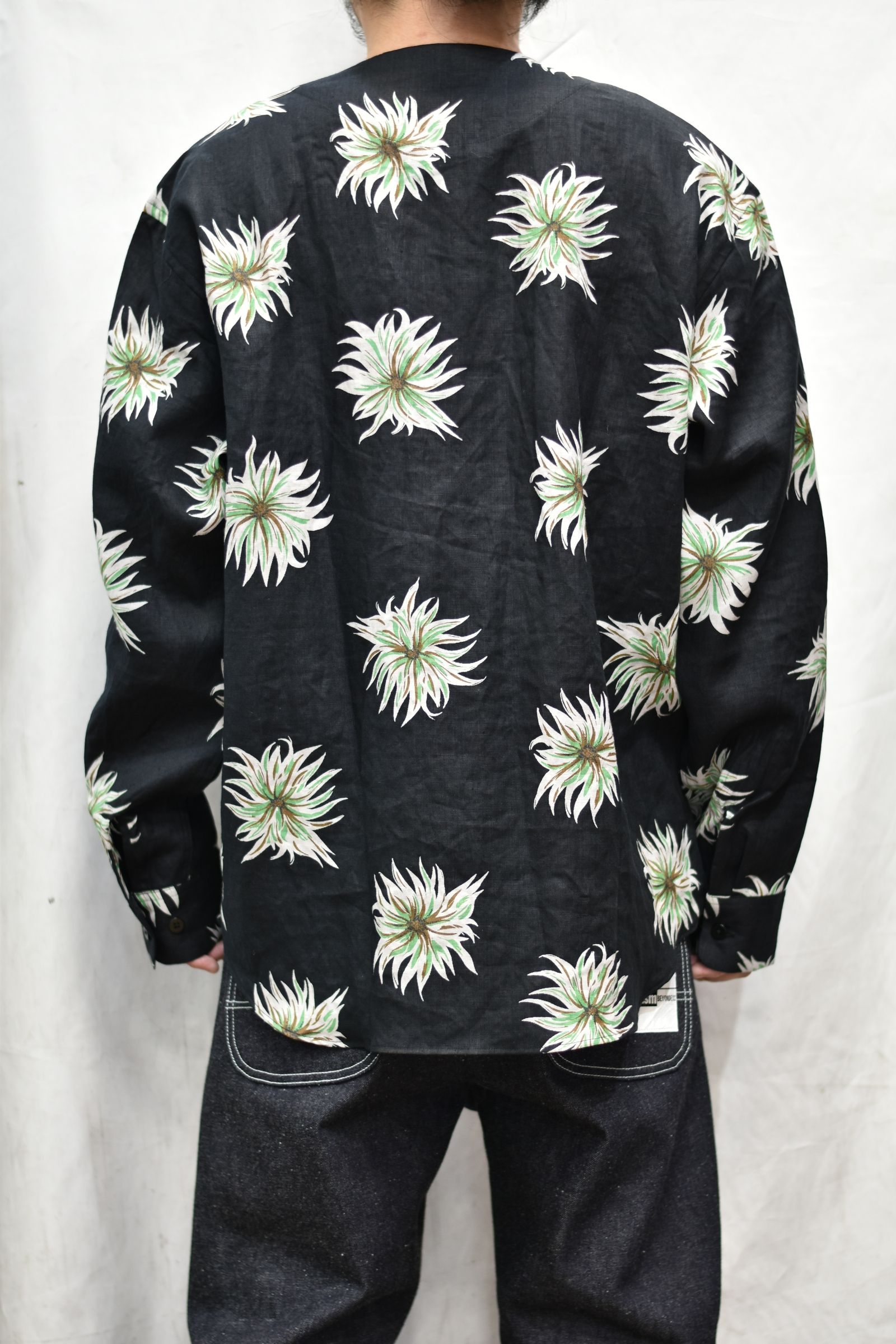 ALLOVER FLOWER PATTERN L/S NO COLLAR LINEN SHIRT (BLACK)