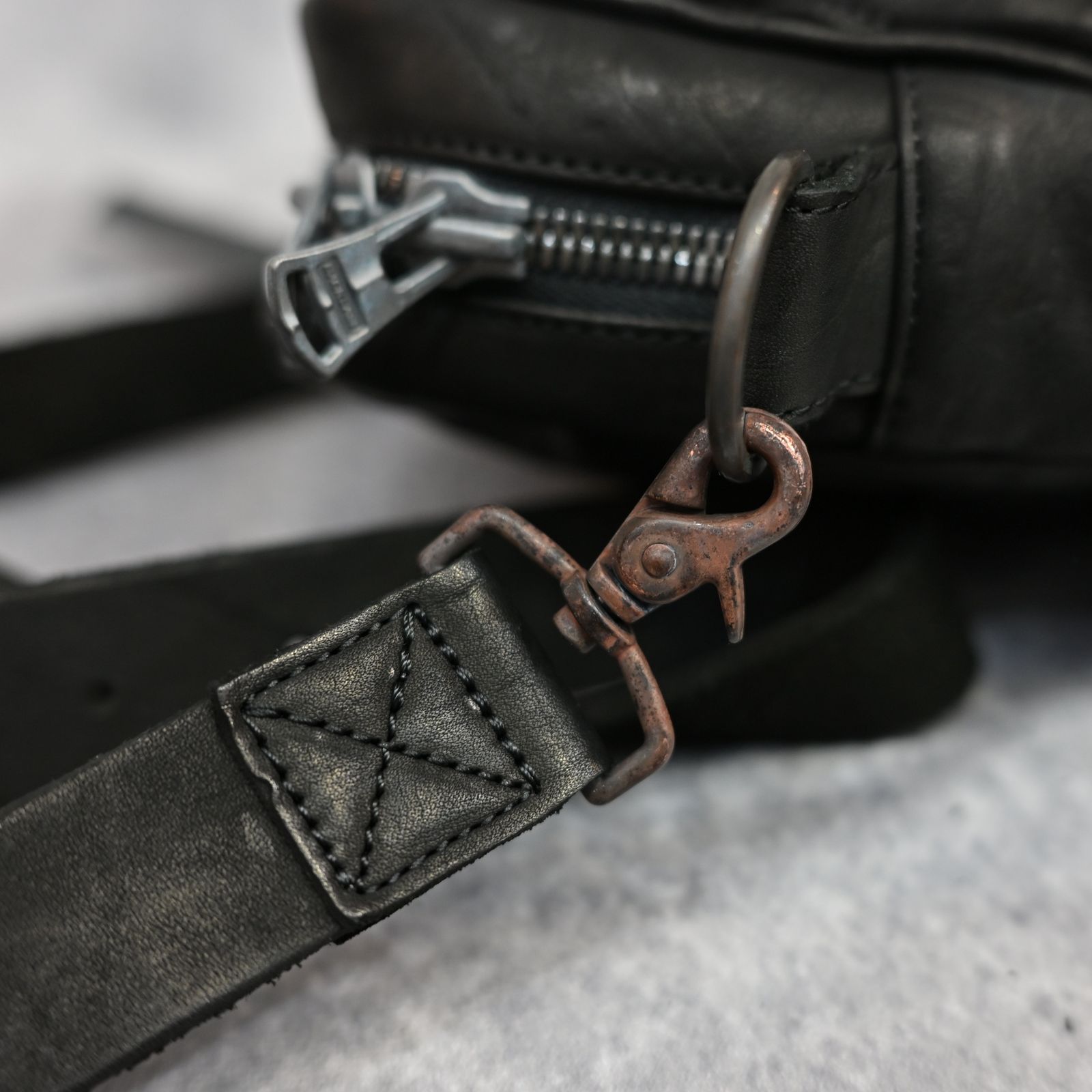 ダブルショルダー製品染め W ZIP ショルダーバッグ （BLACK）｜92-32