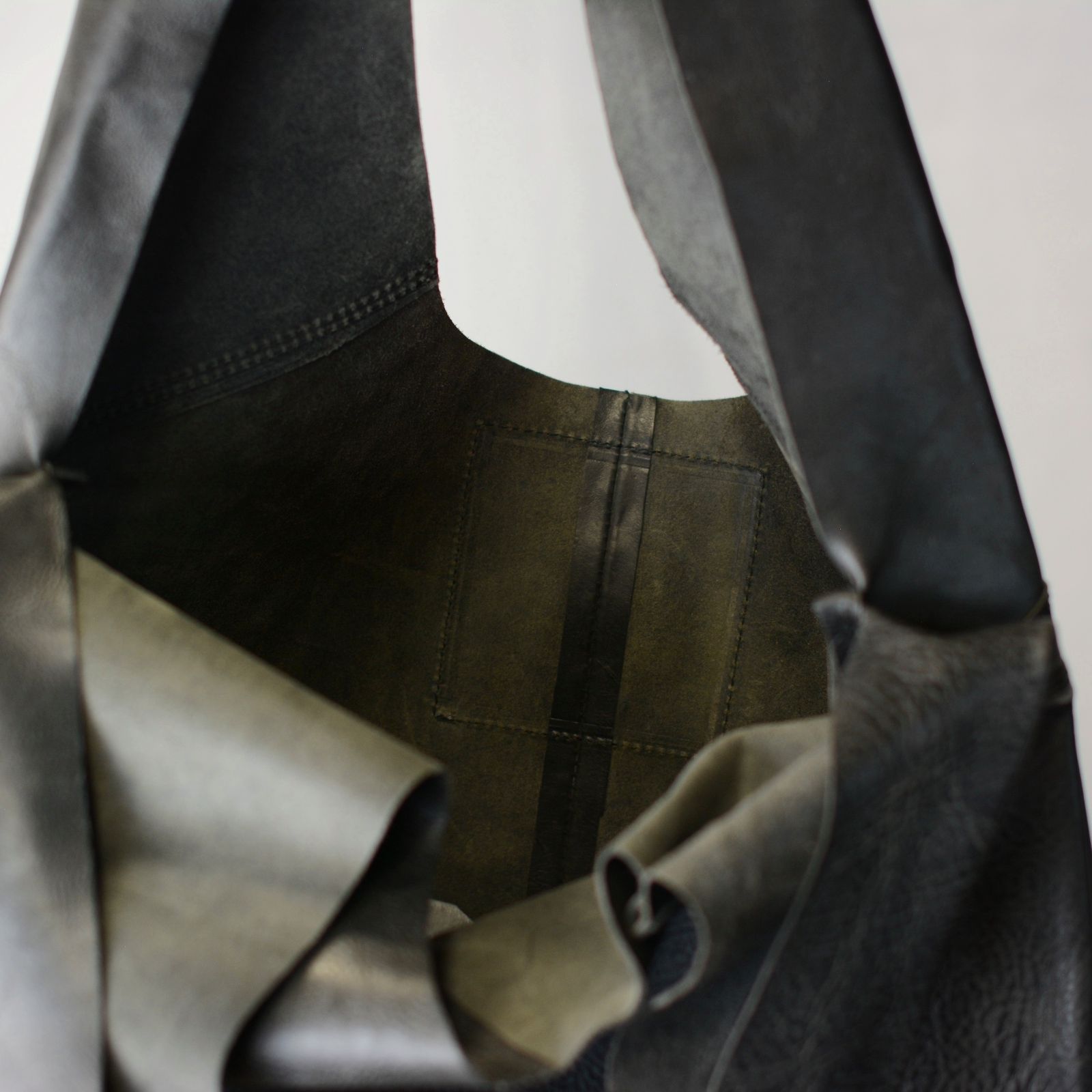 GUIDI カーフ鏡面仕上げ 限定トート （ブラック）