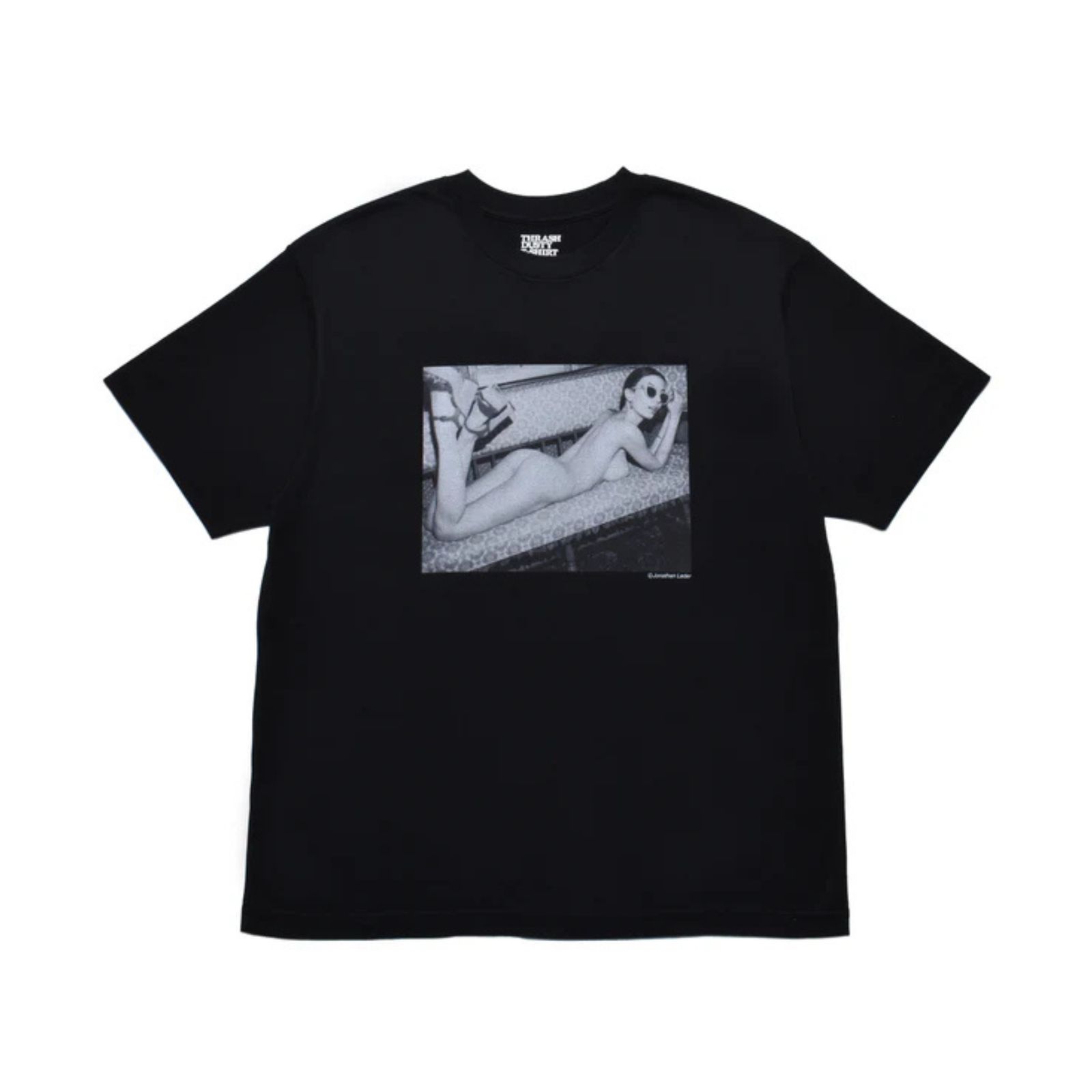 Jonathan Leder × Stie-lo "OLIVIA" Crewneck T-SH （BLACK） / プリントTシャツ （ブラック） 25MND-STL004