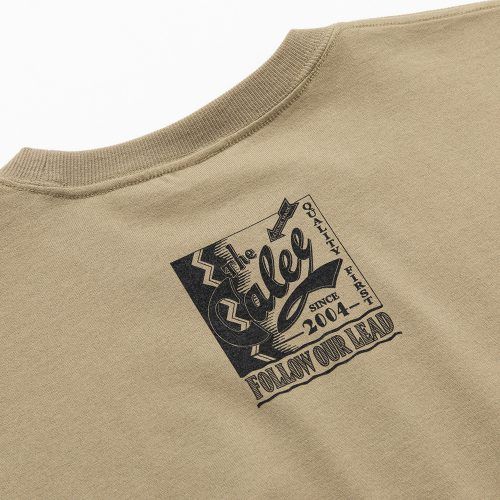 CALEE SIGN BOARD T‐SHIRT ＜NATURALLY PAINT DESIGN＞ (BEIGE) / プリントTシャツ