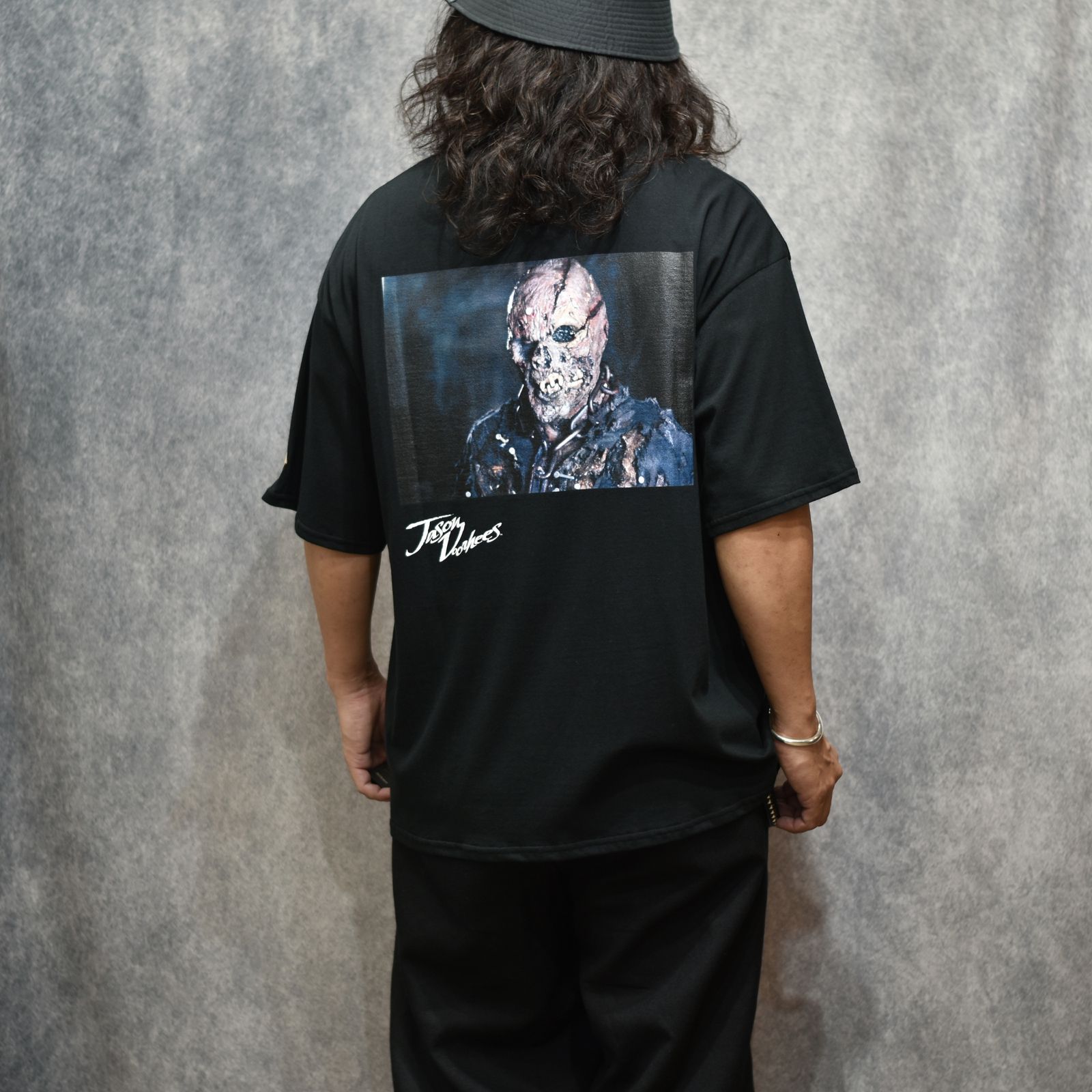 x FRIDAY THE 13TH MOVIE SCENE T-SHIRT (BK)｜13日の金曜日 半袖Tシャツ｜PD26MC04