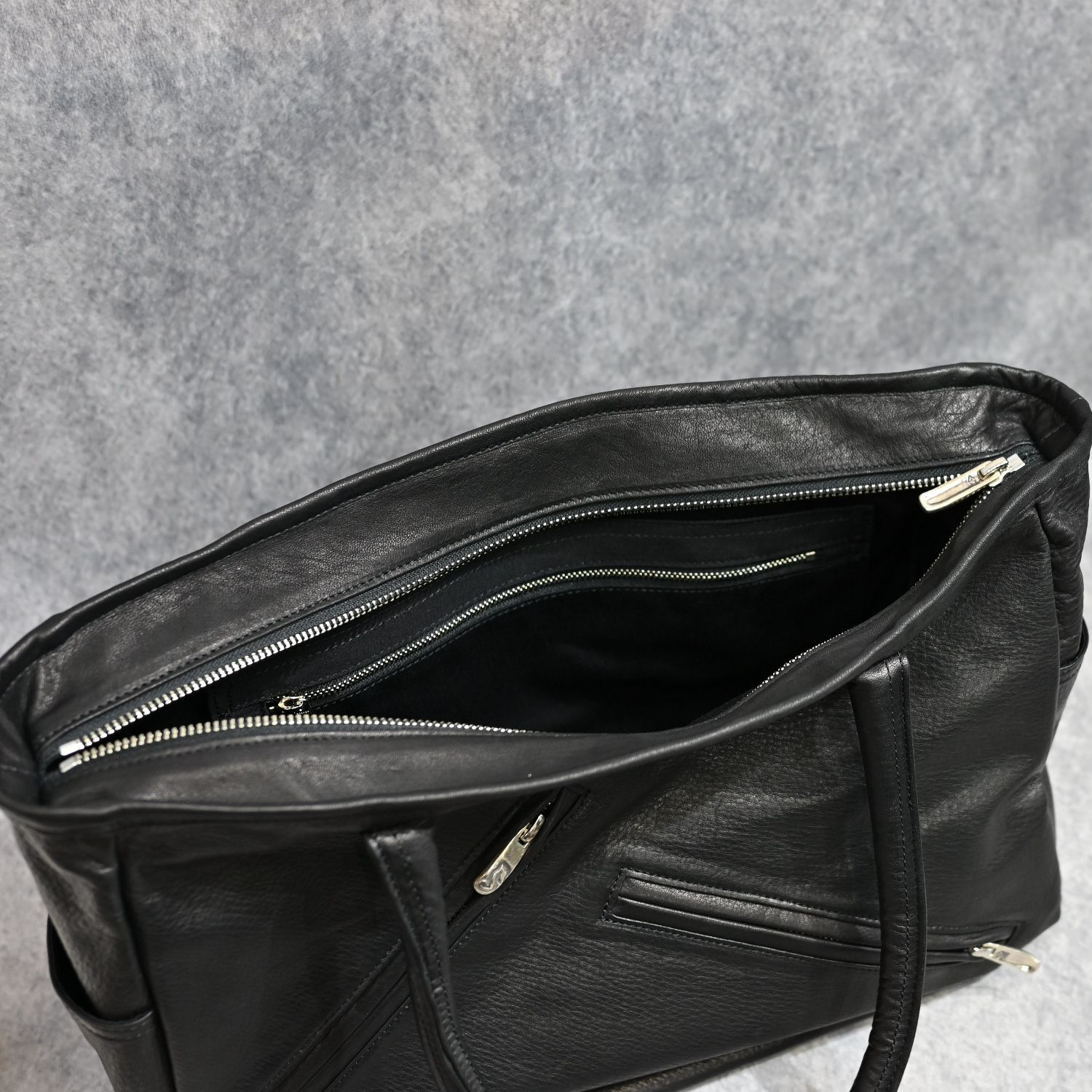 PC RIDERS LEATHER TOTE BAG M W/SILVER ZIPPER （BLACK）｜トートバッグ （ブラック）｜BFA-P-017-3697