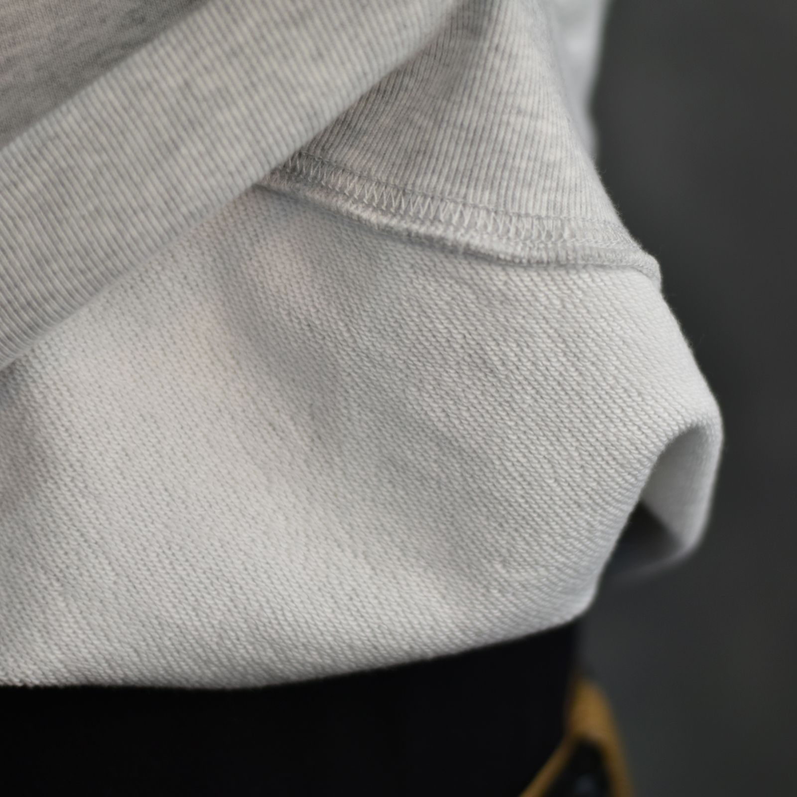 "chord" EMBROIDERY 12.7OZ CREW NECK SWEAT (GRAY) / ロゴ刺繍 12.7オンス クルーネック スウェット (グレー)