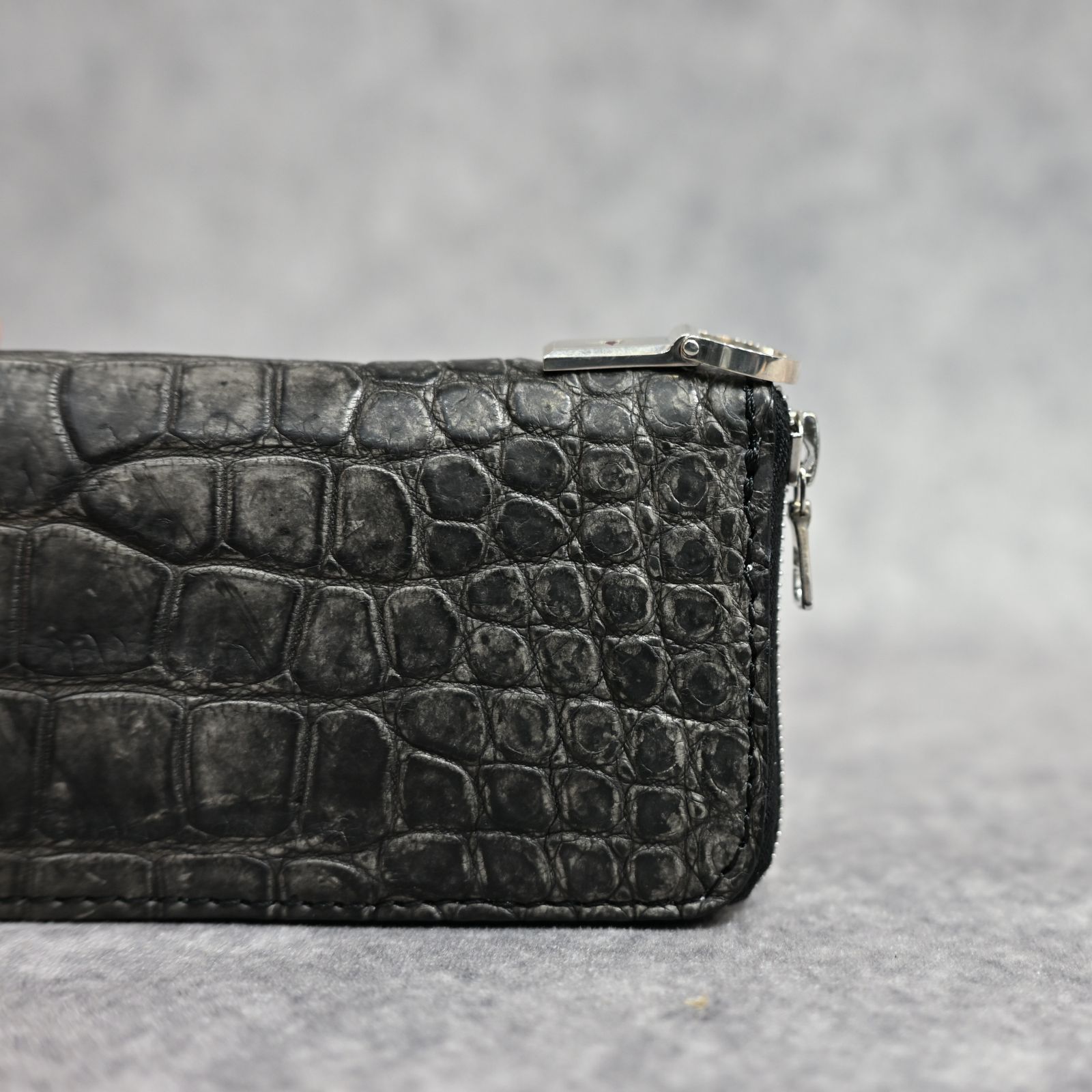 クロコ 墨染め+イタリアンバケッタ ミニラウンド財布 （SUMI / 墨グレー） 383-05