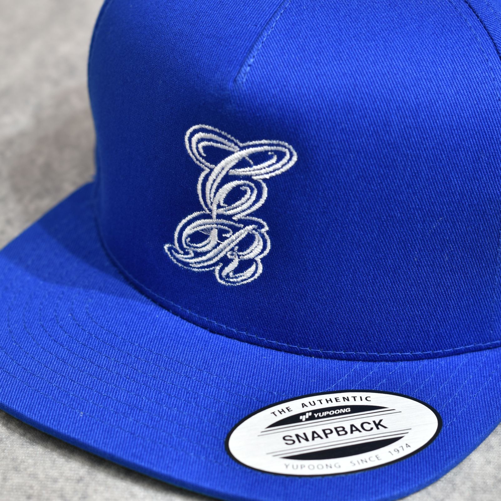 PINSTRIPE EMBROIDERY CAP (ROYAL)｜ピンストライプ ロゴ刺繍 ベースボールキャップ｜CR-26SS010