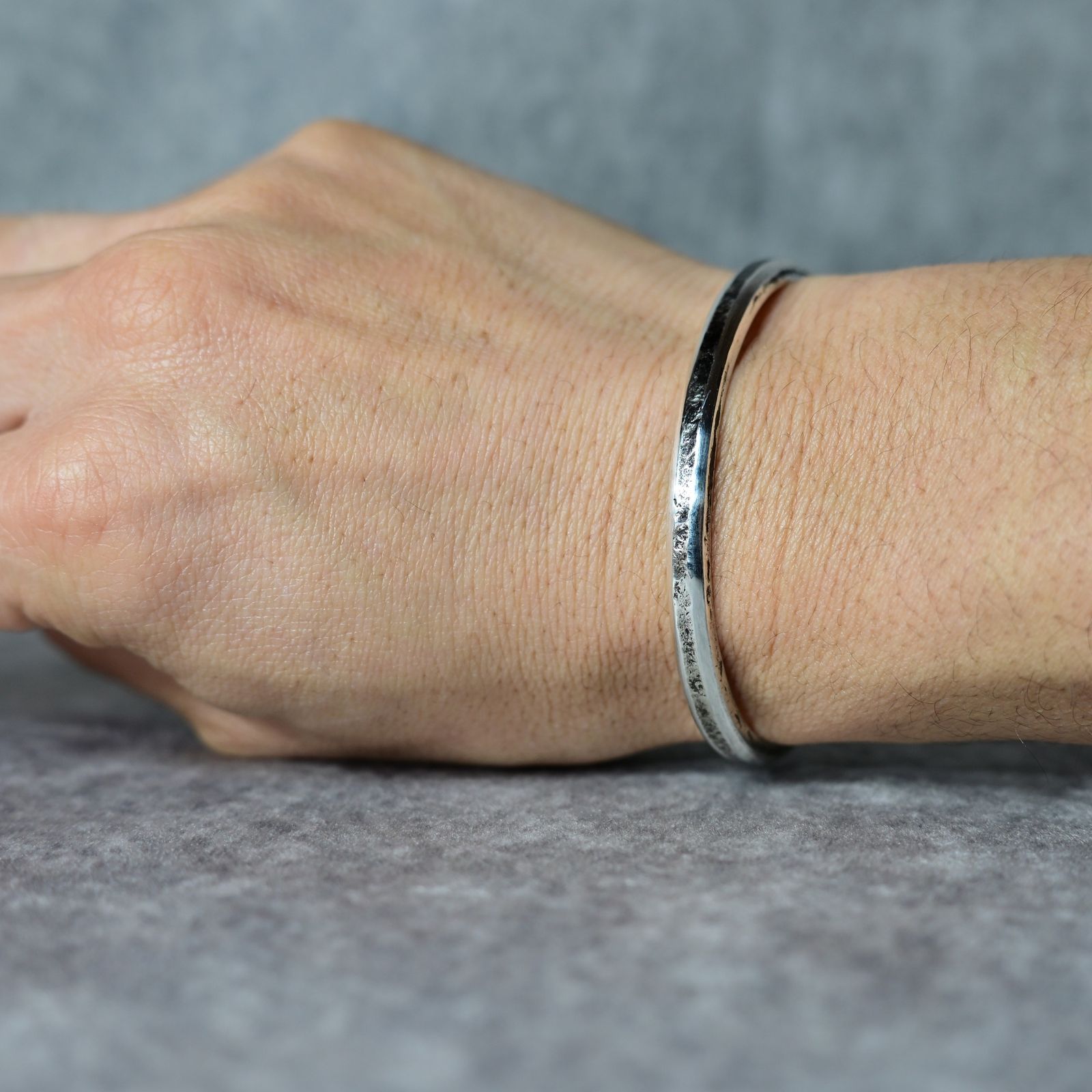 ROUND BANGLE NARROW (M)｜ SILVERS 純銀