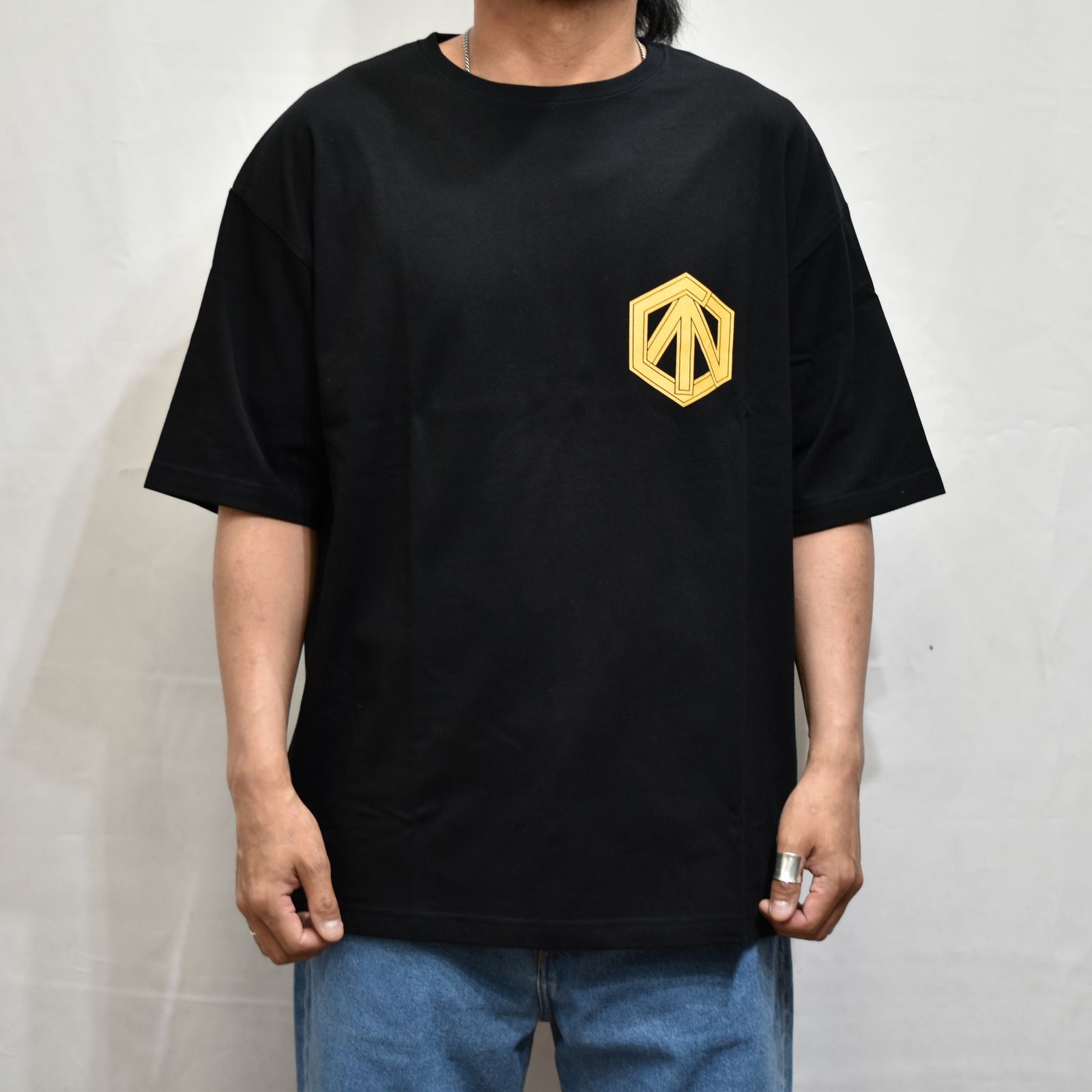 CUTRATE ADDICITON LOGO DROPSHOULDER S/S -T-SHIRT (BLACK)