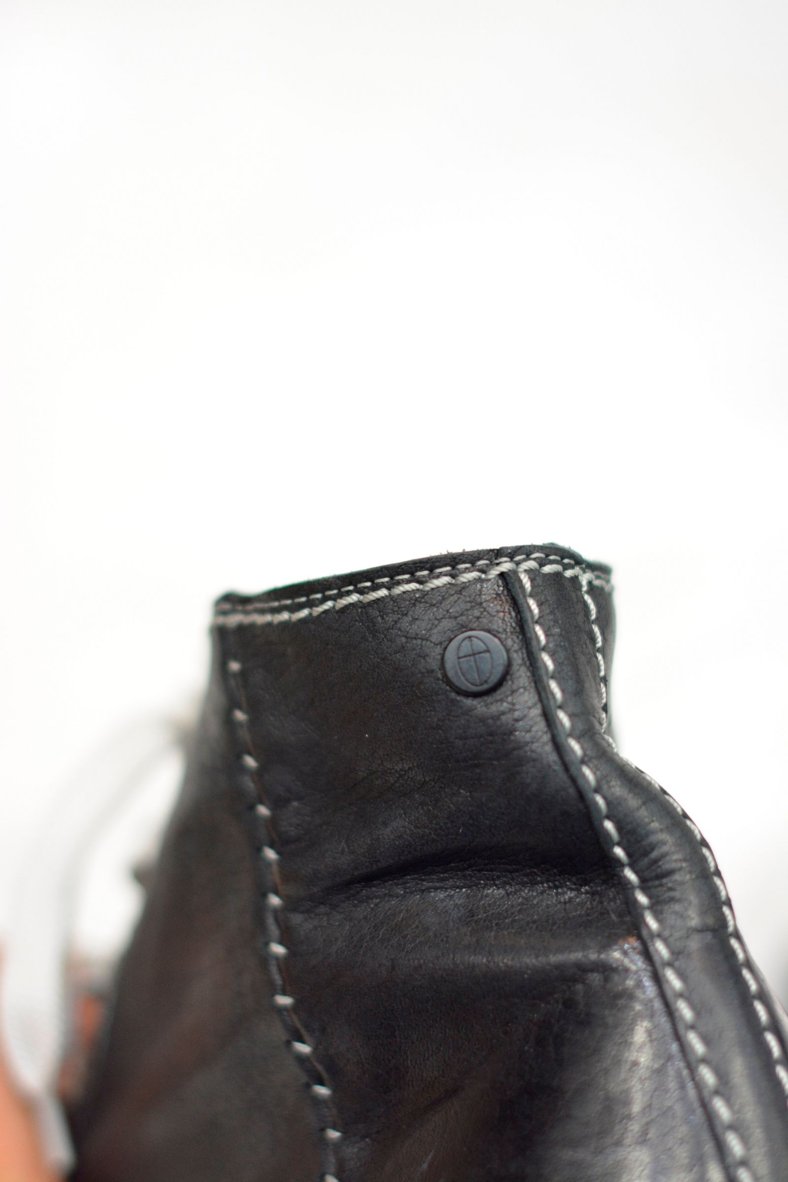 HORSE LEATHER HI-CUT SNEAKER