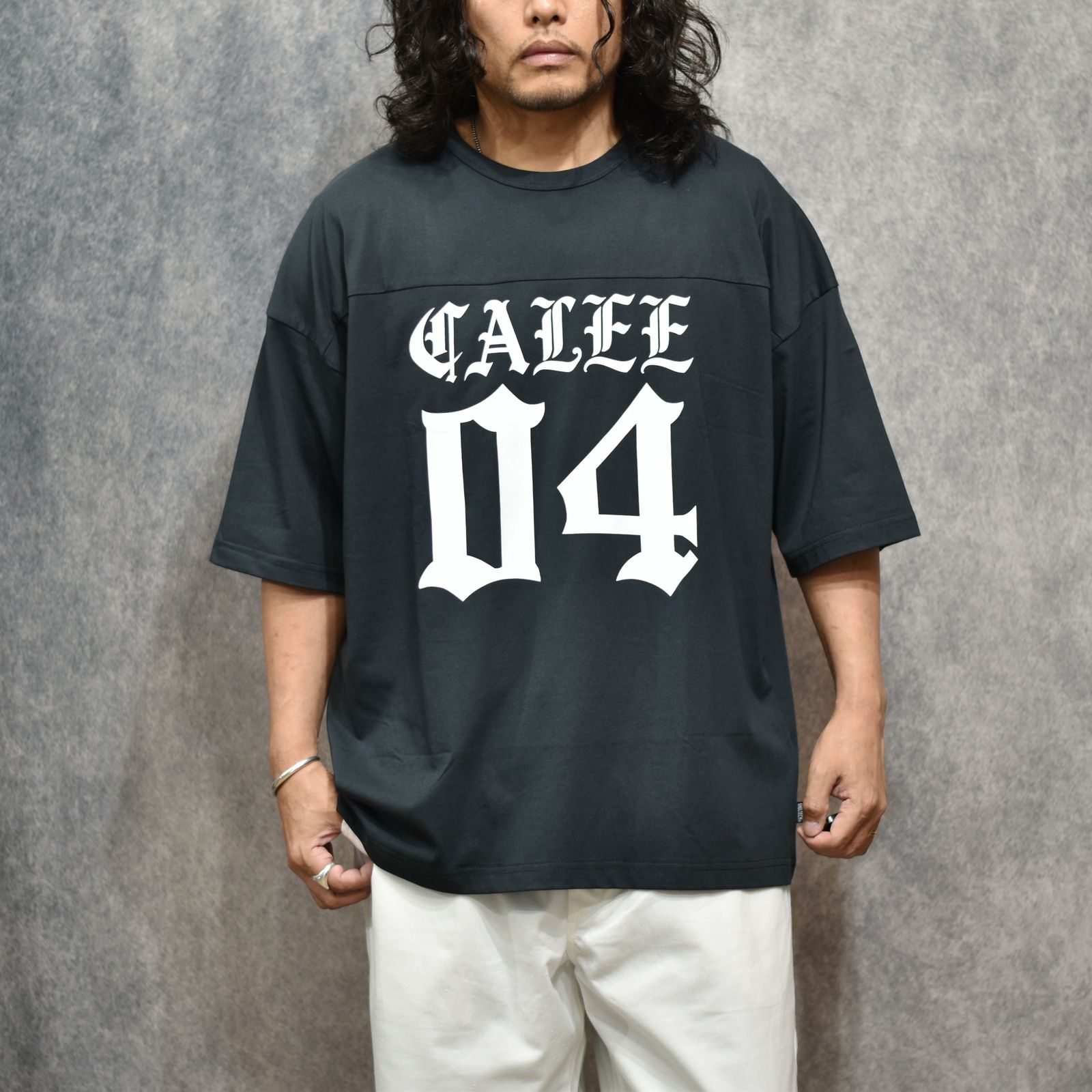 ×SHELTECH®︎ LOGO FOOT BALL TEE ＜B TYPE＞ (BLACK)｜シェルテック キャリー ロゴ フットボールTシャツ｜CL-SHELTECH006
