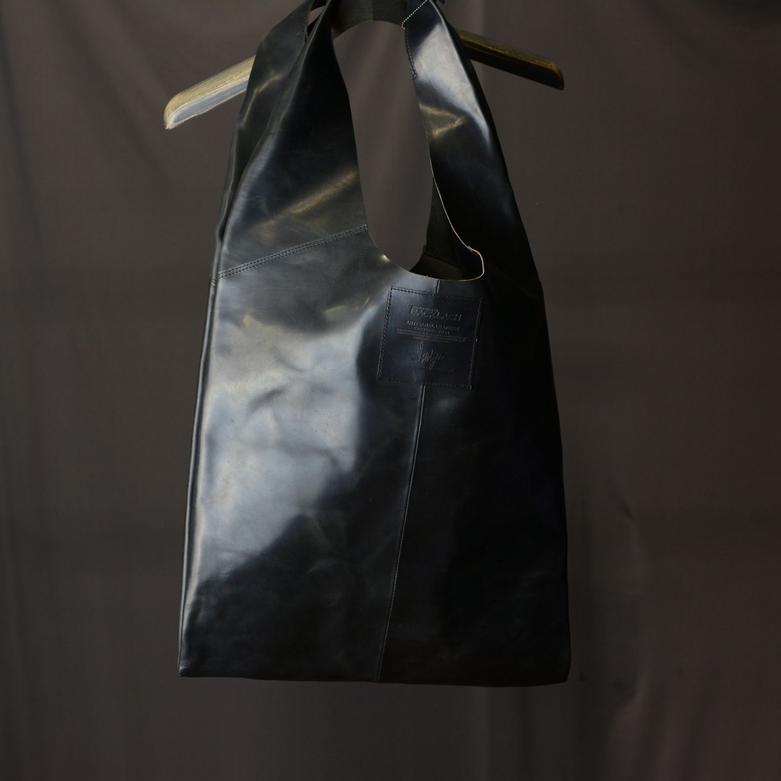 GUIDI カーフ鏡面仕上げ 限定トート （ブラック）