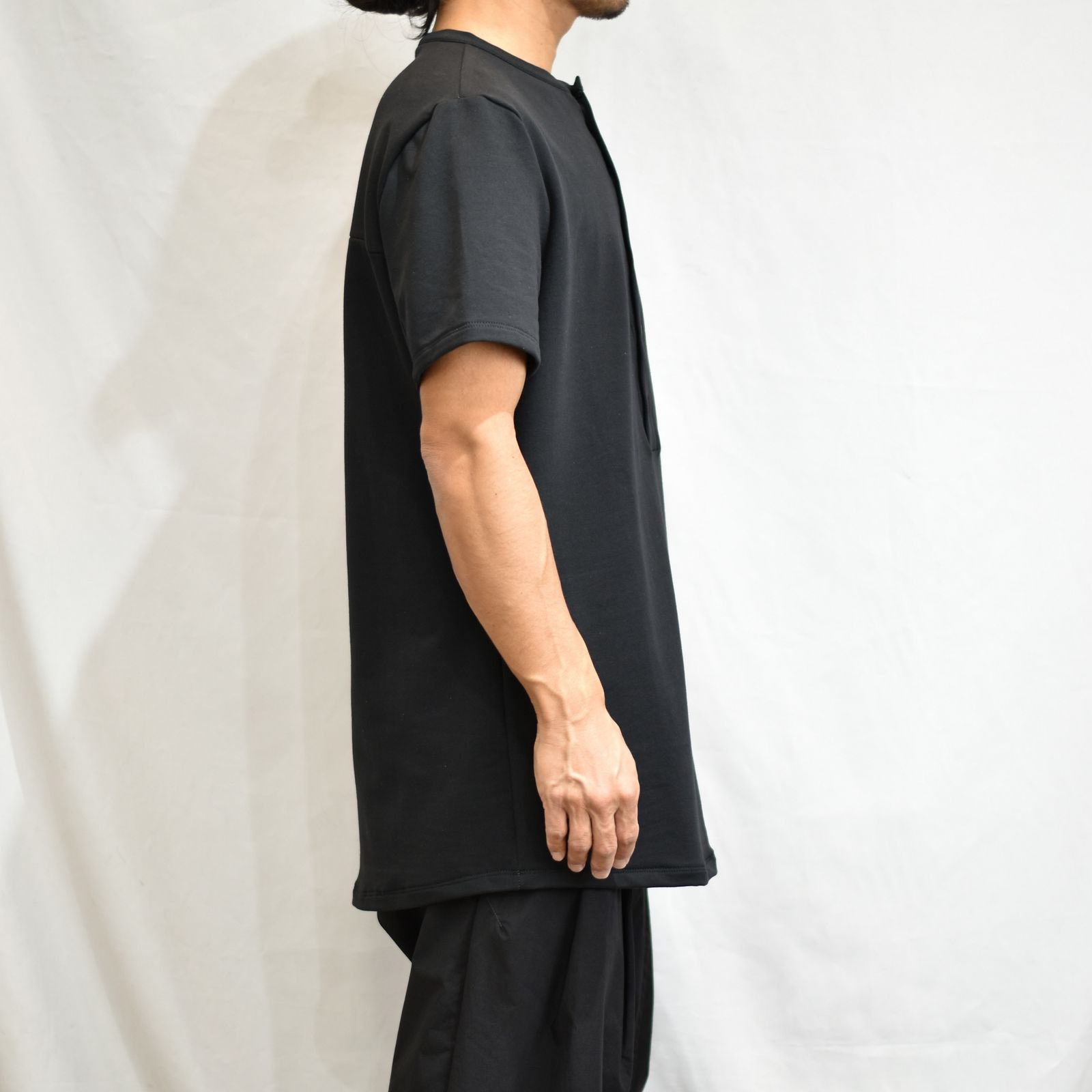 CUT＆SAWN HENLEY NECK （BLK）