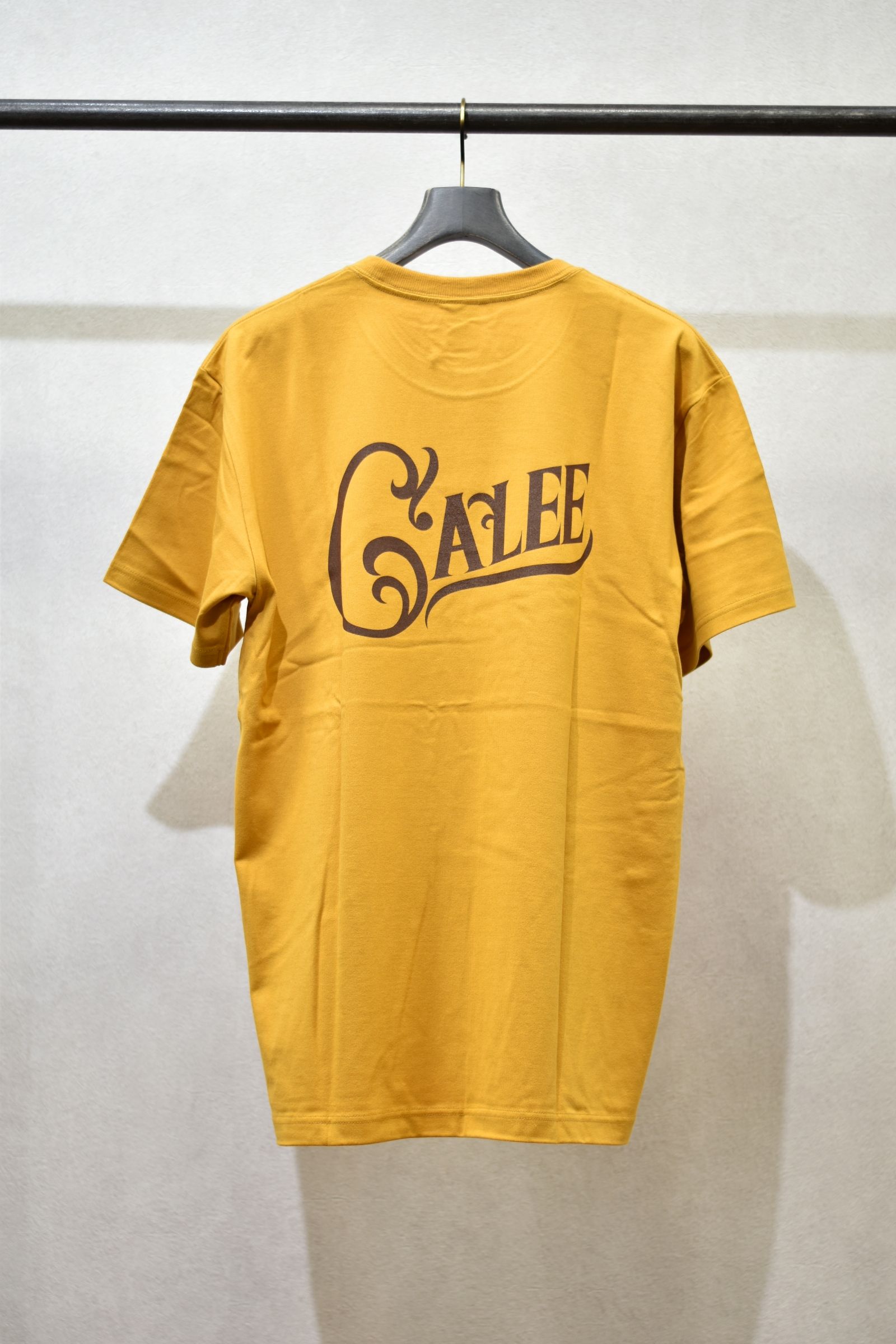 ×DISNEY MULTI PLAYER T-SHIRT (MUSTARD)