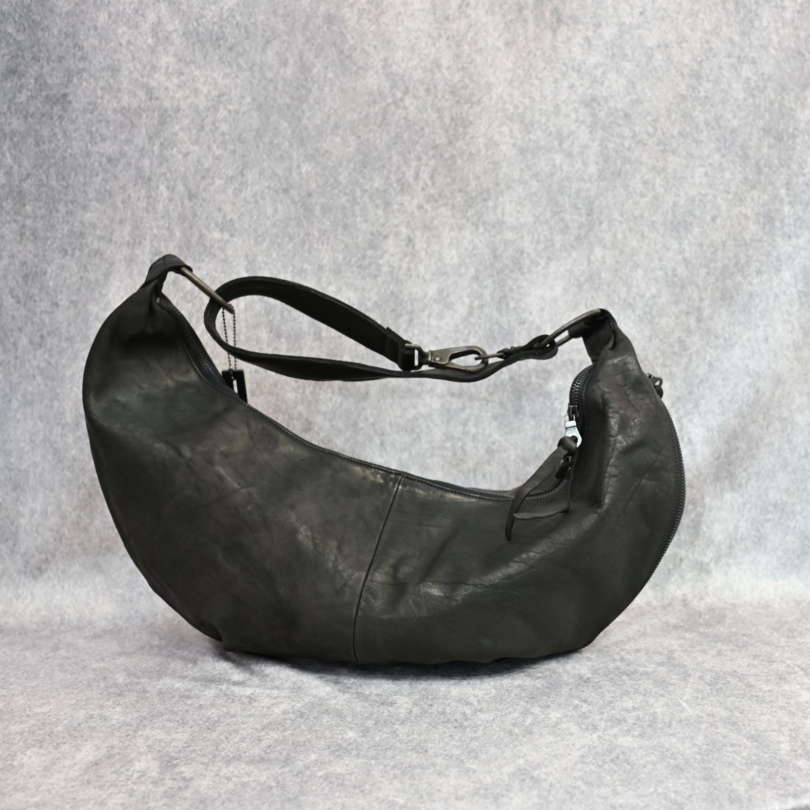 ダブルショルダー バナナバッグ （BLACK）｜92-10