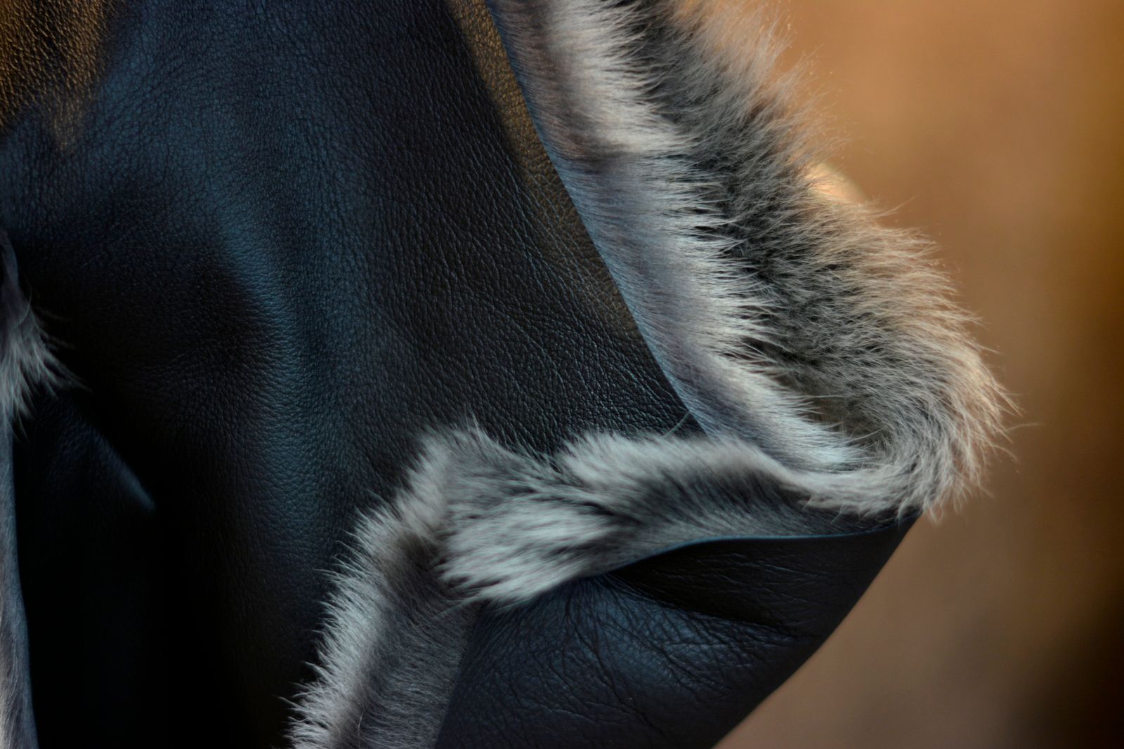 "SHEEP SHEARLING NECK WARMER