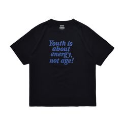 Youth is about TEE （BLK） プリント Tシャツ （ブラック）｜MDFBF08403