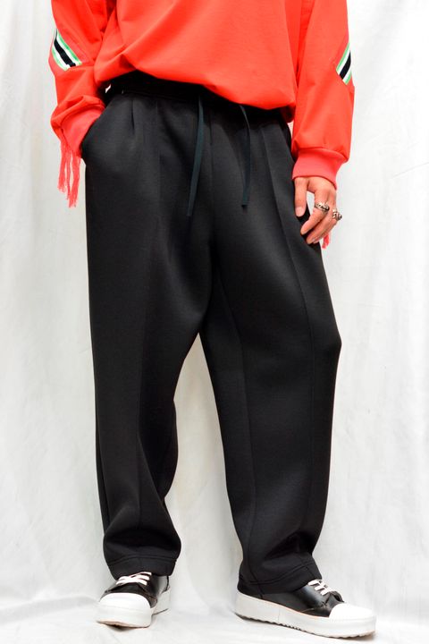 ”BONDING PLEATS PANTS