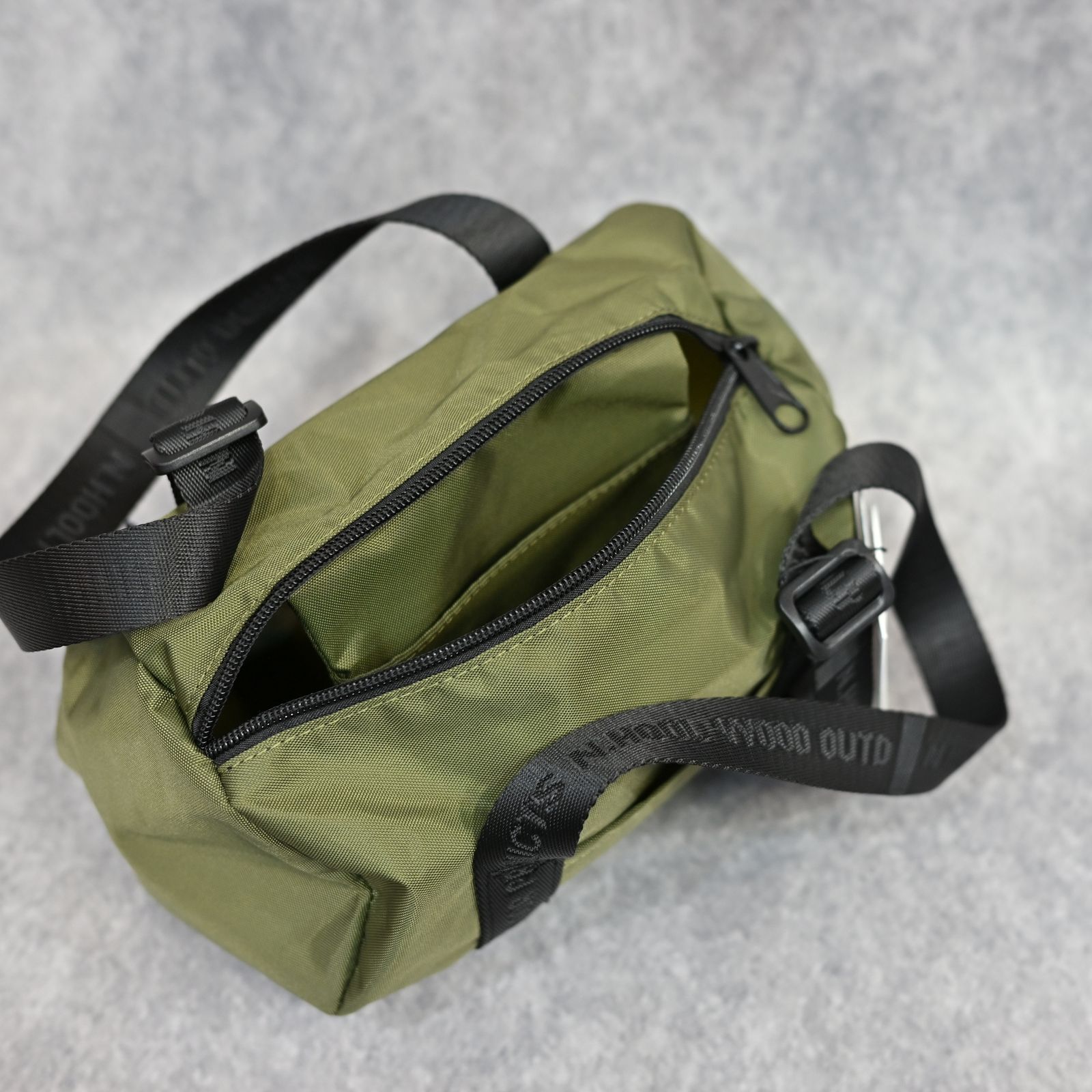 × OUTDOOR PRODUCTS MINI BARREL BAG （KHAKI）｜2252-AC06