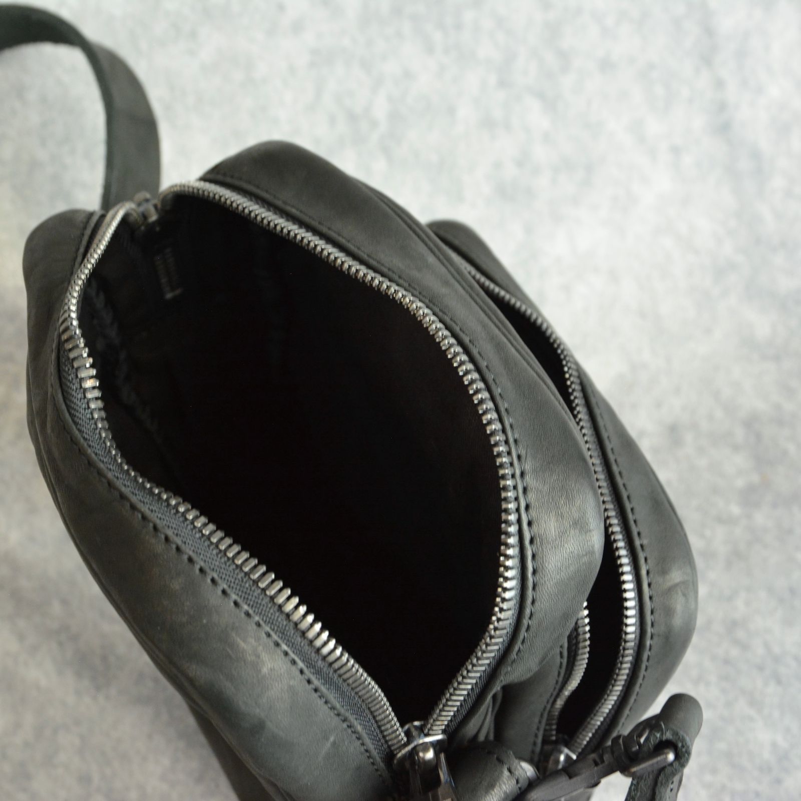 ジャパンダブルショルダー フルタンニン製品染め ショルダーバッグ （BLACK） 92-32
