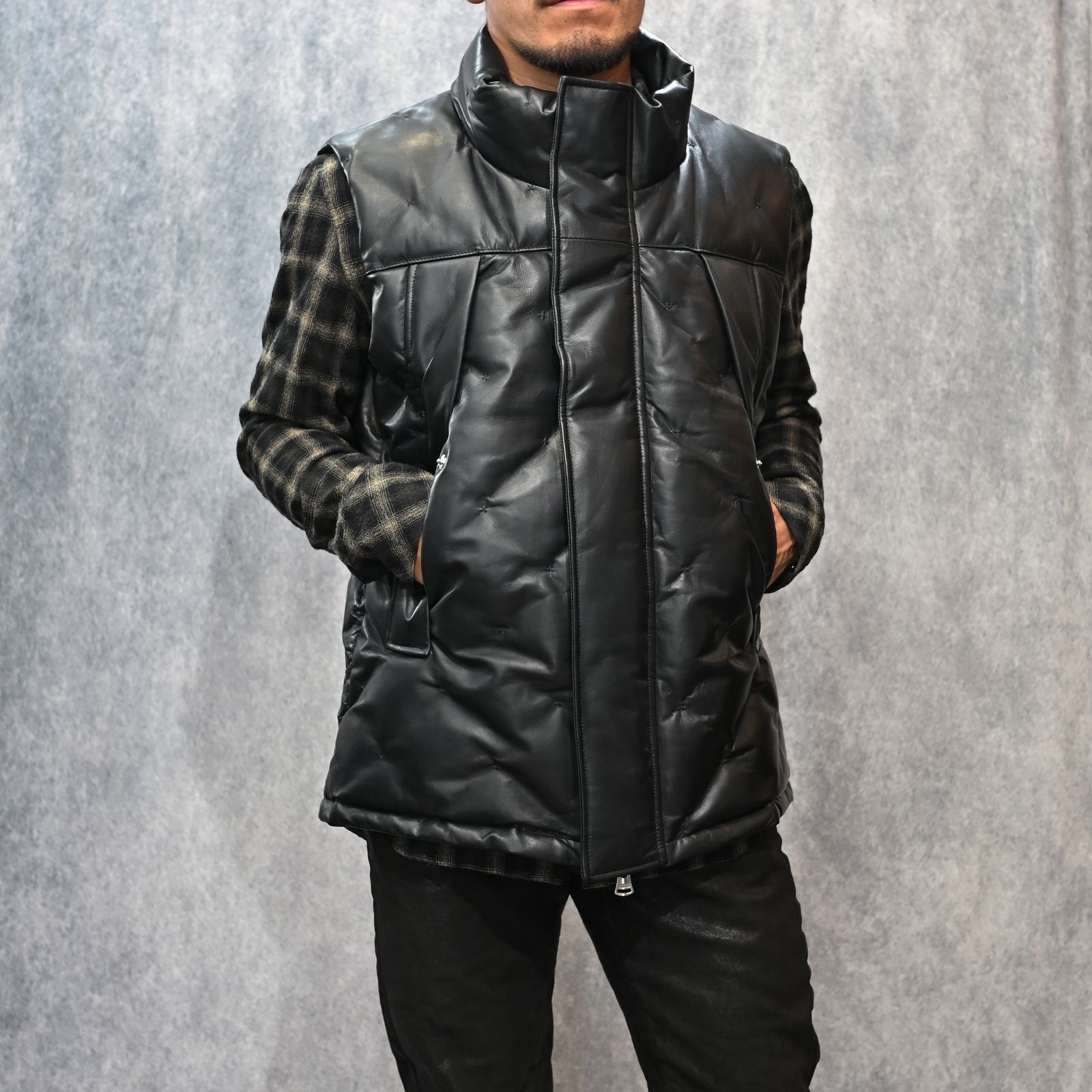 ファニチャーレザー + ポーランドホワイトグース ダウンベスト （BLACK / ブラック） 2031-13