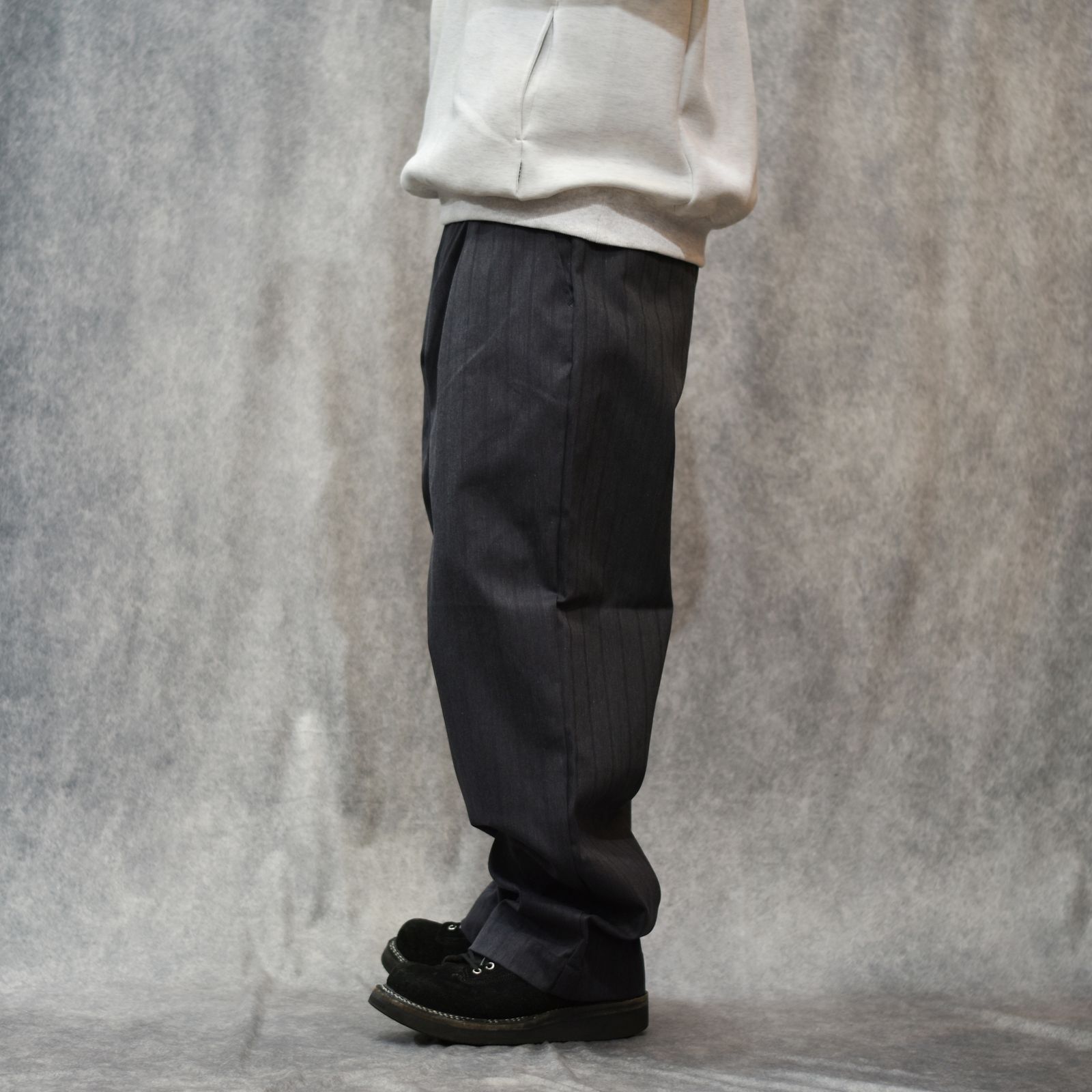 PINSTRIPE TUCK WIDE SLACKS (CHARCOAL)｜ピンストライプタックワイドスラックス｜CL-25AW022