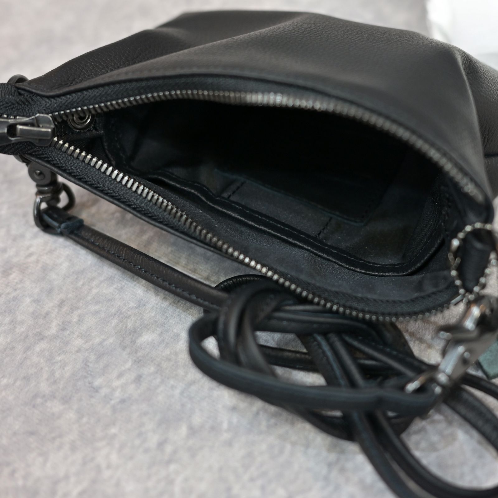 ジャパンステアーレザー サコッシュ （BLACK / ブラック） 238-04