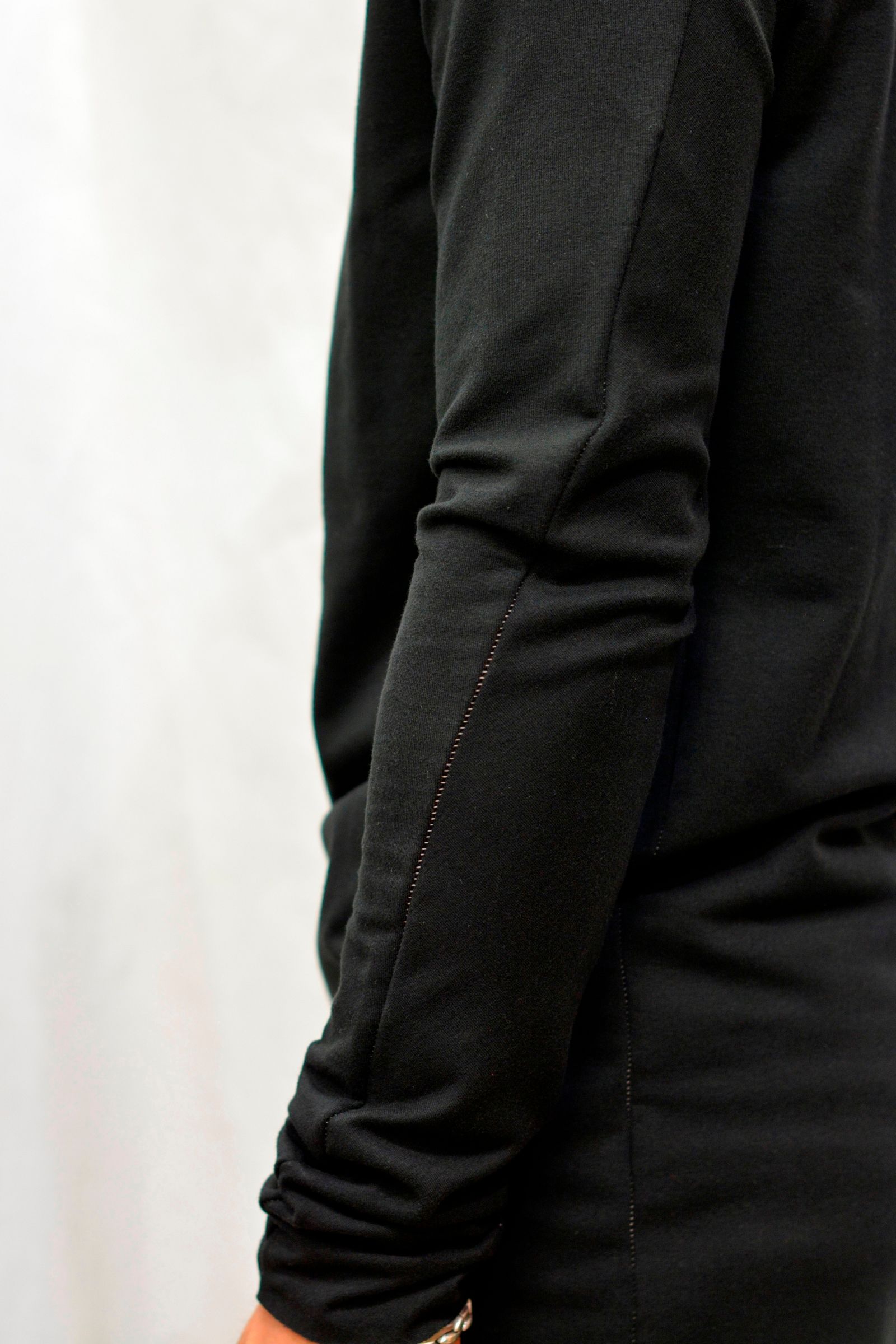 CAT & SAWN CUT SPIRAL ARM LONG SLEEVE
