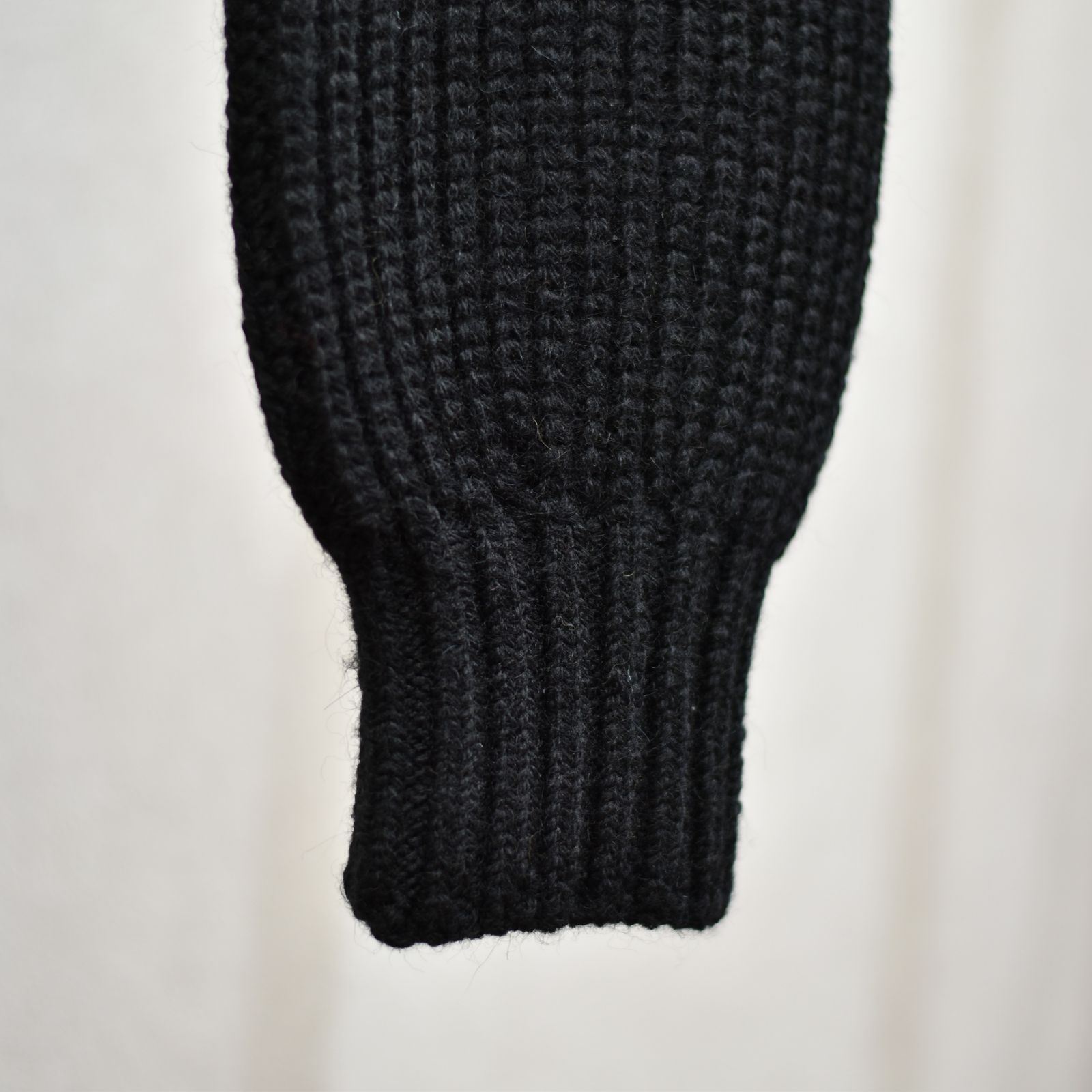 LIB KNIT SLEEVE MUFFLER"