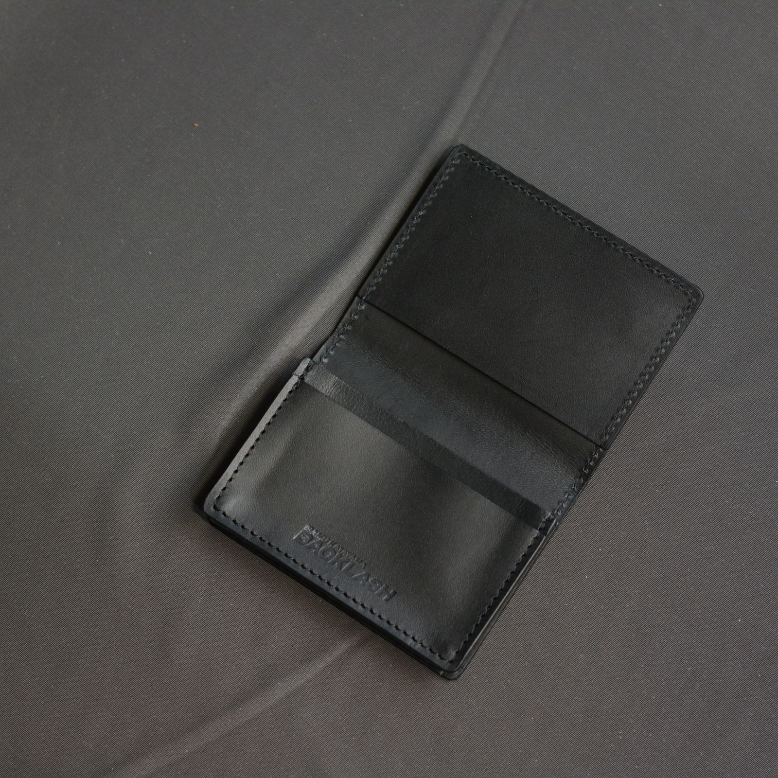GUIDI オイルカーフ 鏡面仕上げ カードケース (GRAY)