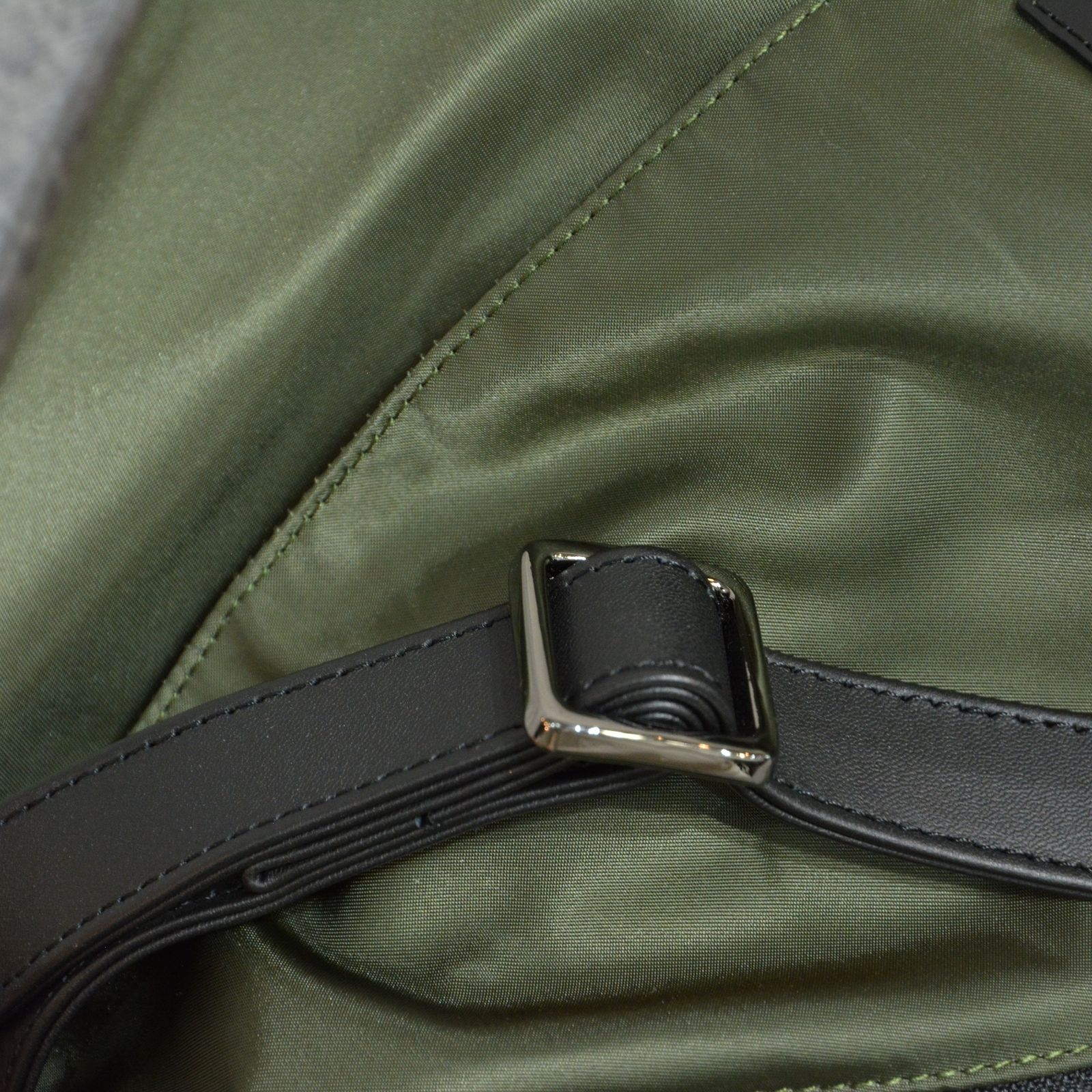 DRAPE SHOULDER (KHAKI) / ナイロン バッグ （カーキ） DK-I35-830-1-02