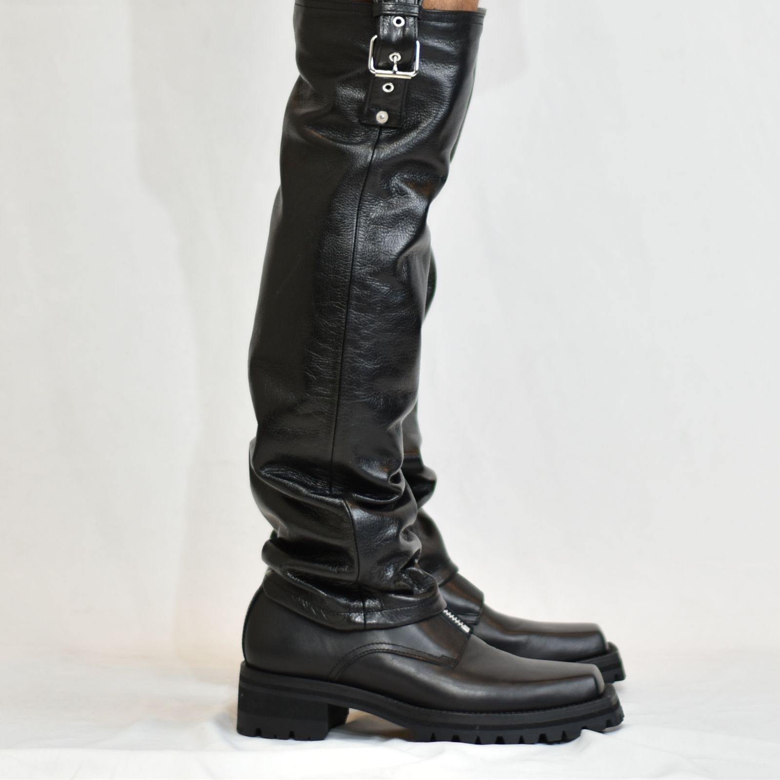 Leather detachable pants”